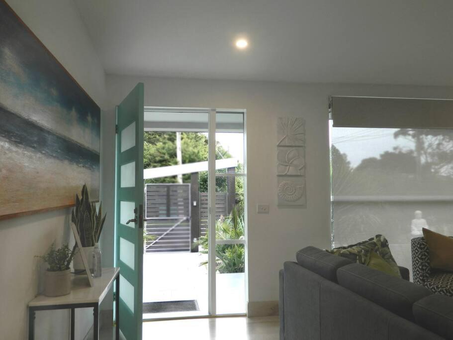 Beachside Rosebud Retreat with Wheelchair access