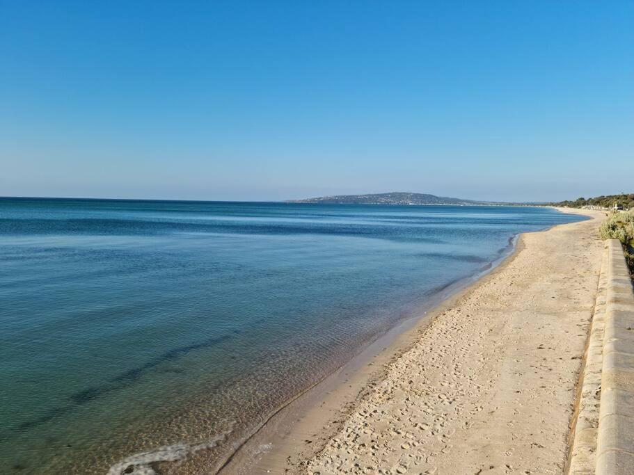 Beachside Rosebud Retreat with Wheelchair access