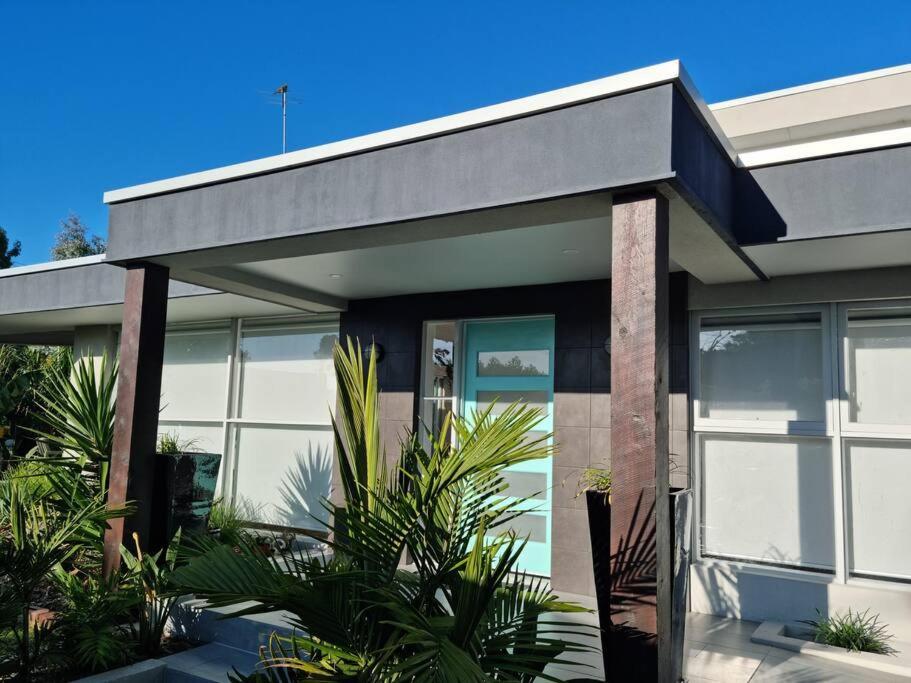 Beachside Rosebud Retreat with Wheelchair access