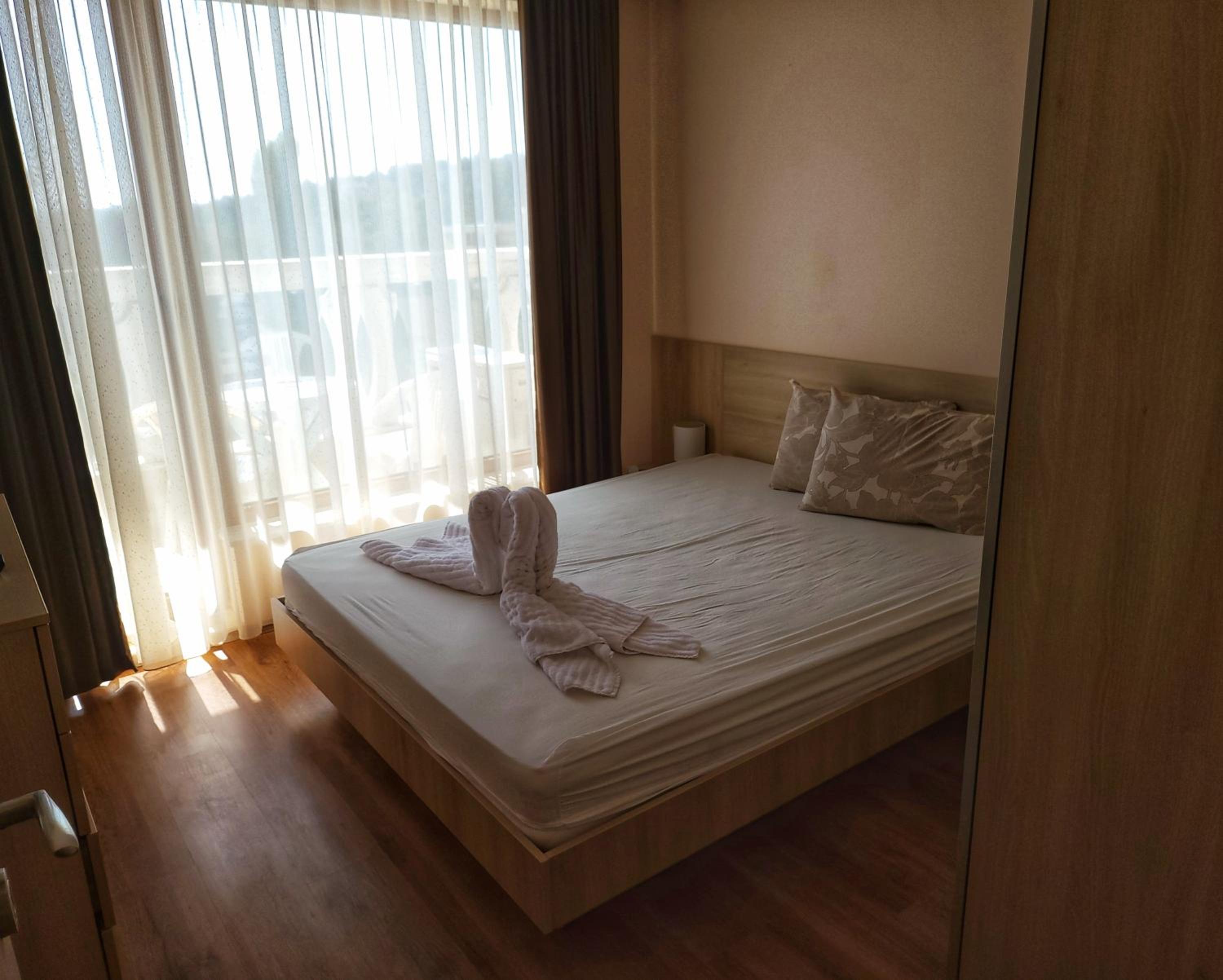 Elegantz Apartments LaMer view 3