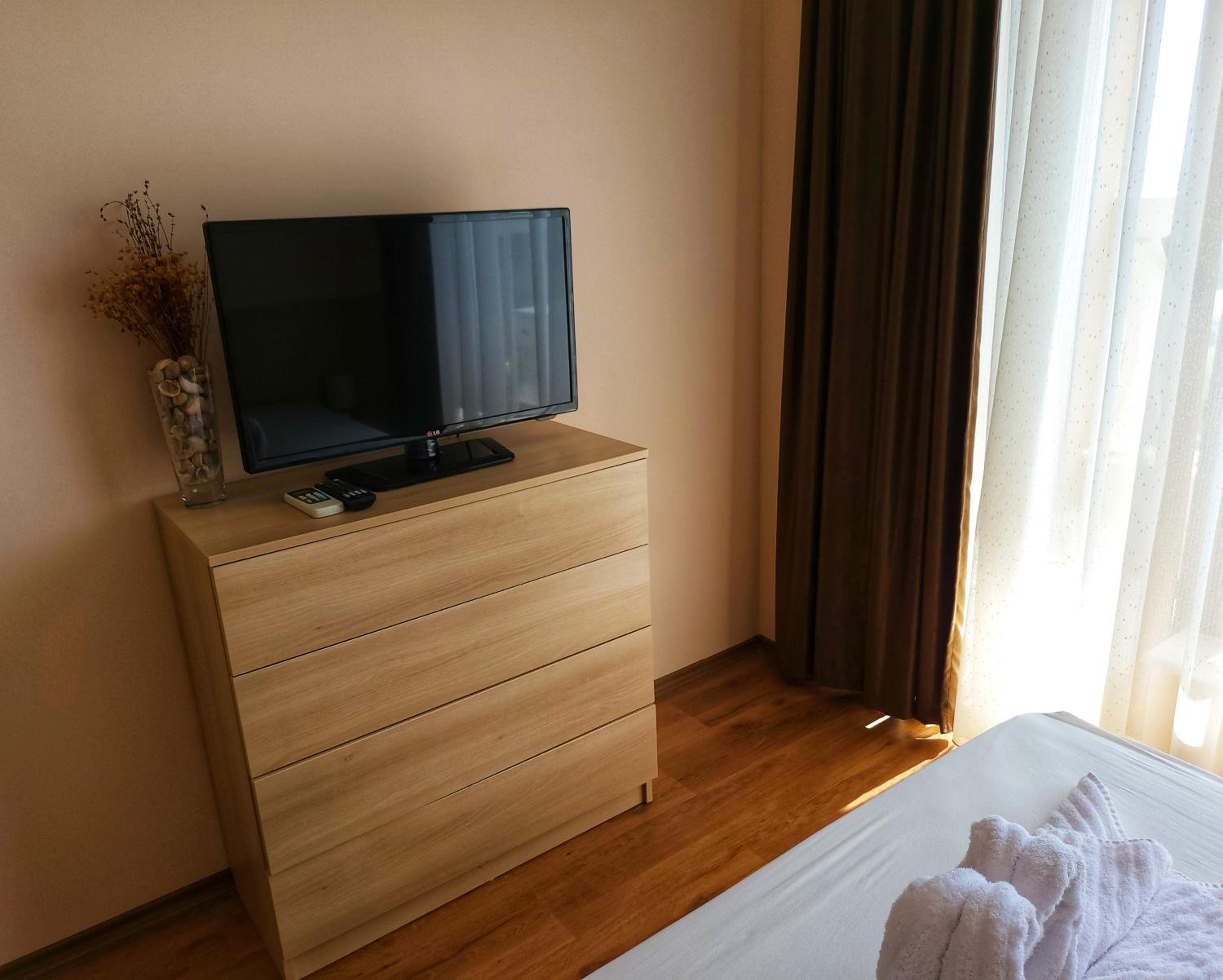Elegantz Apartments LaMer view 5
