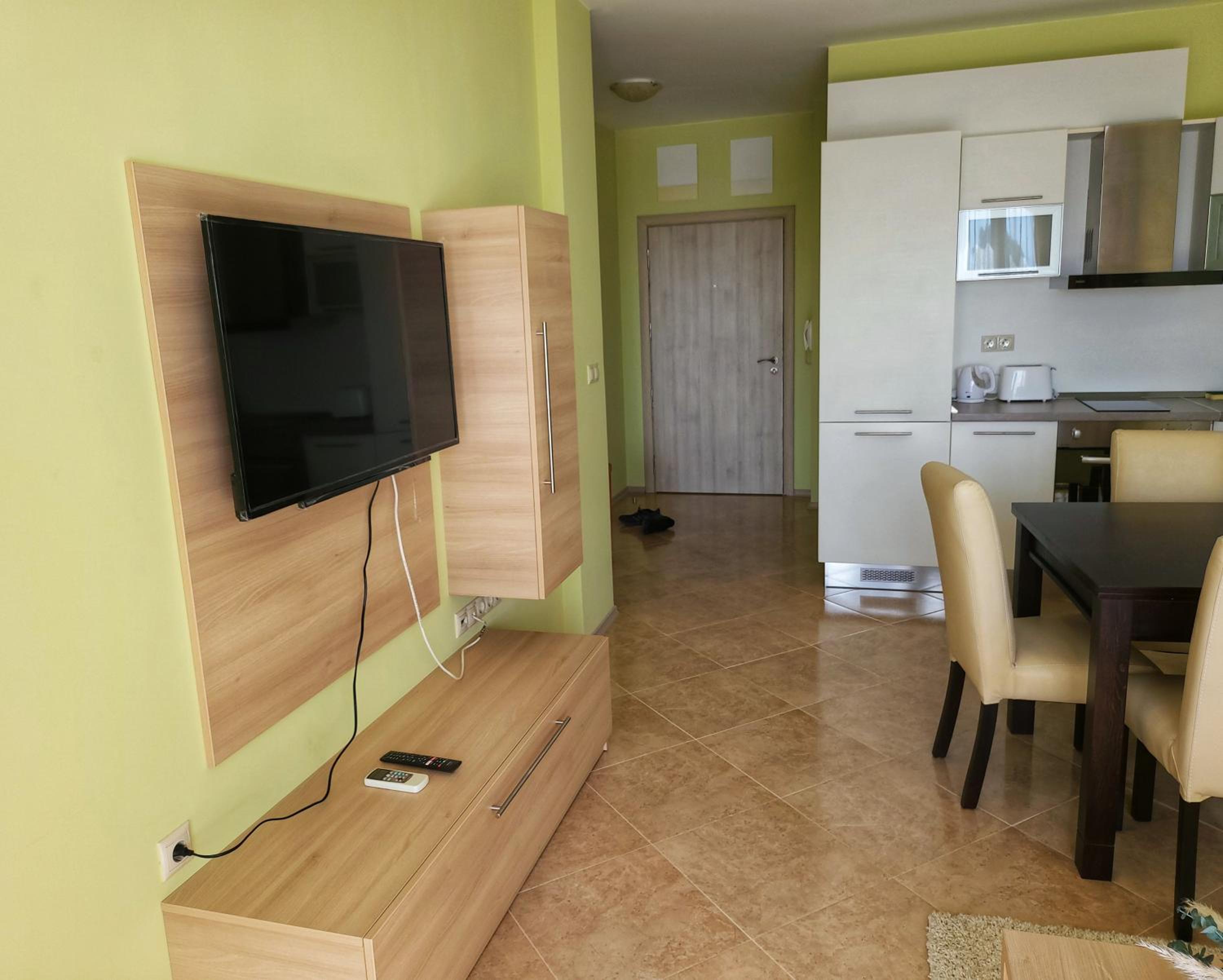 Elegantz Apartments LaMer view 2
