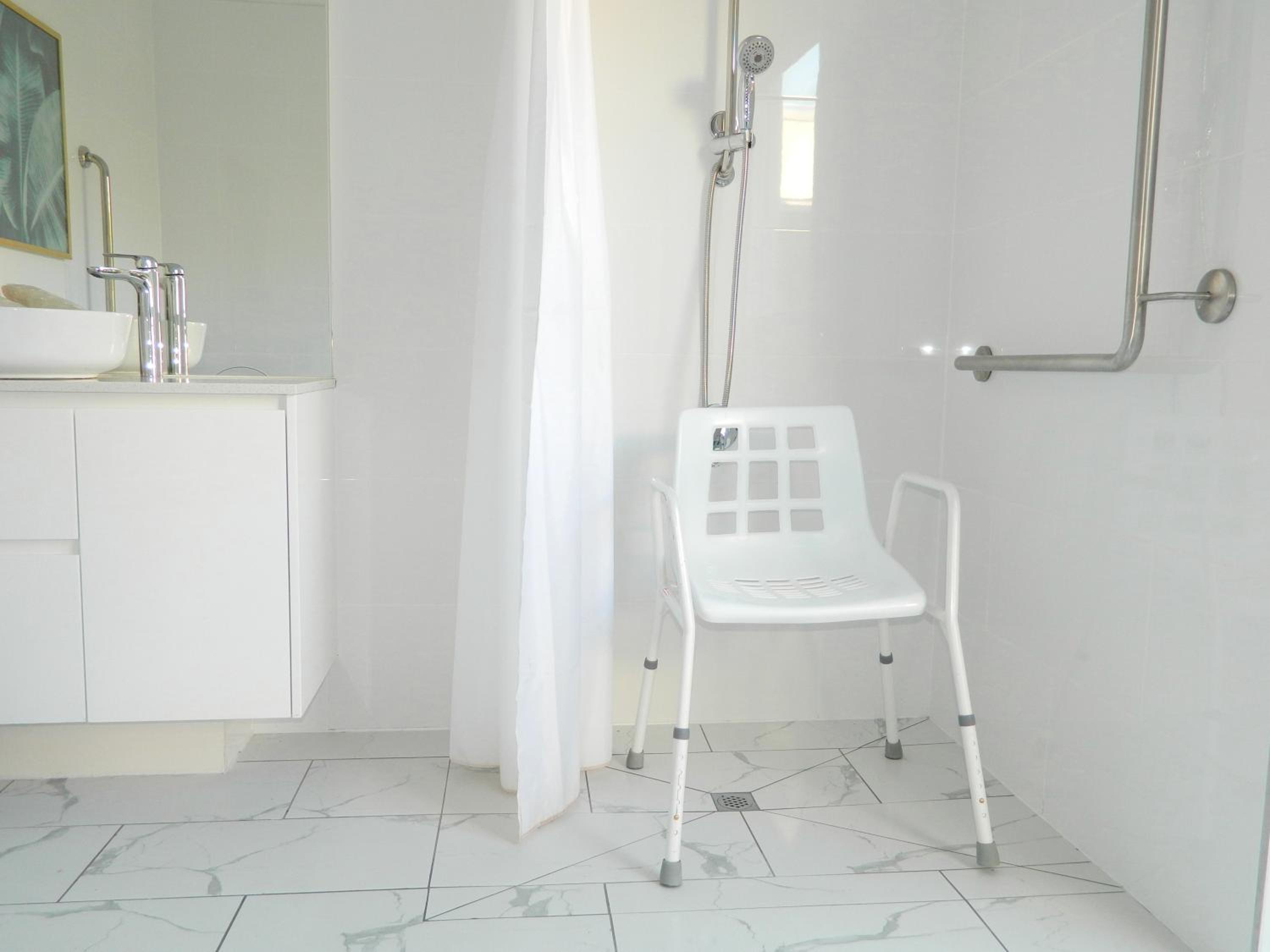Beachside Rosebud Retreat with Wheelchair access