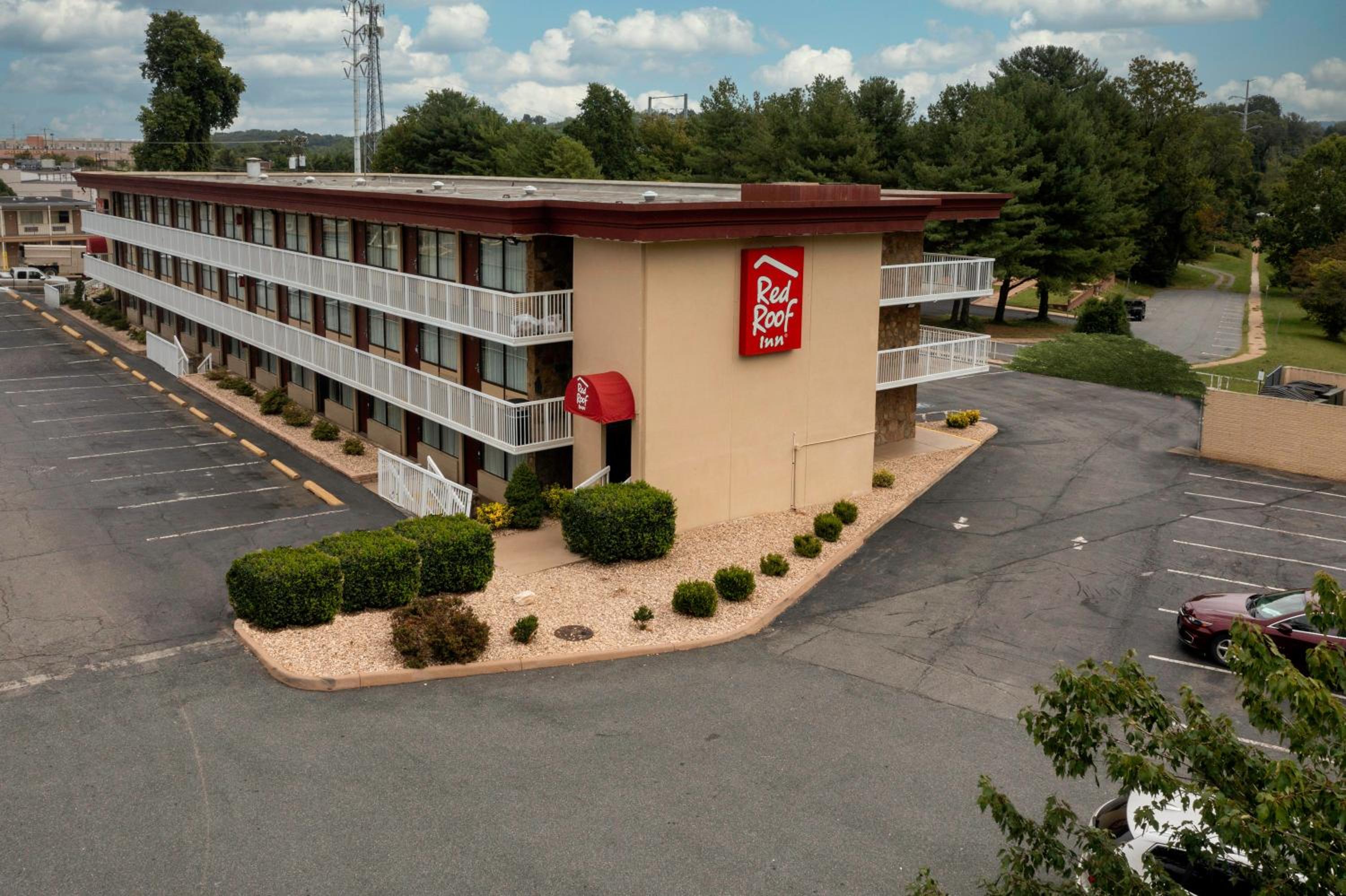 Hotel Red Roof Inn Charlottesville - Image 1