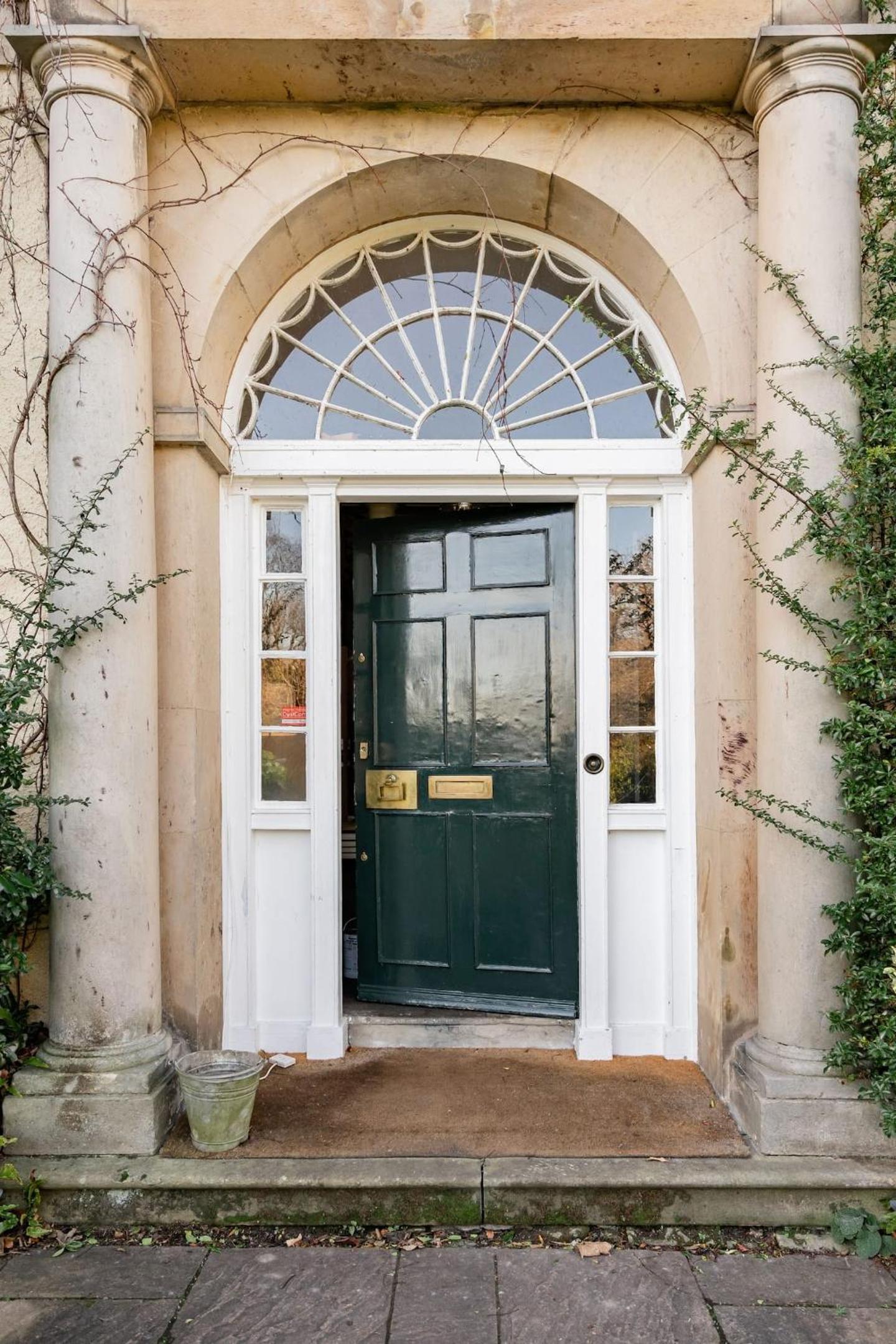 Drylaw House, Grade A Listed Mansion near City Centre view 4