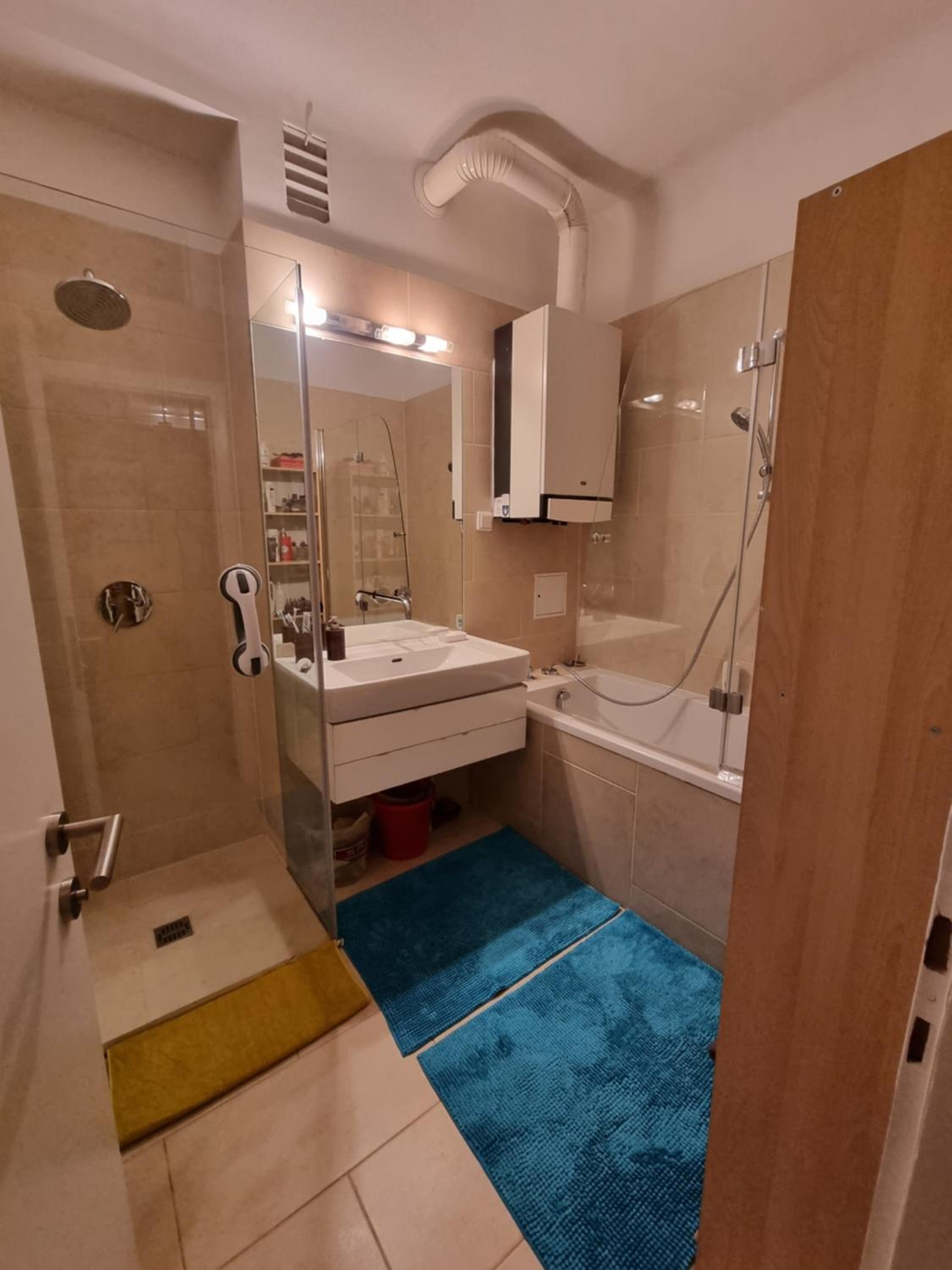 Vienna Center,private zimmer, !