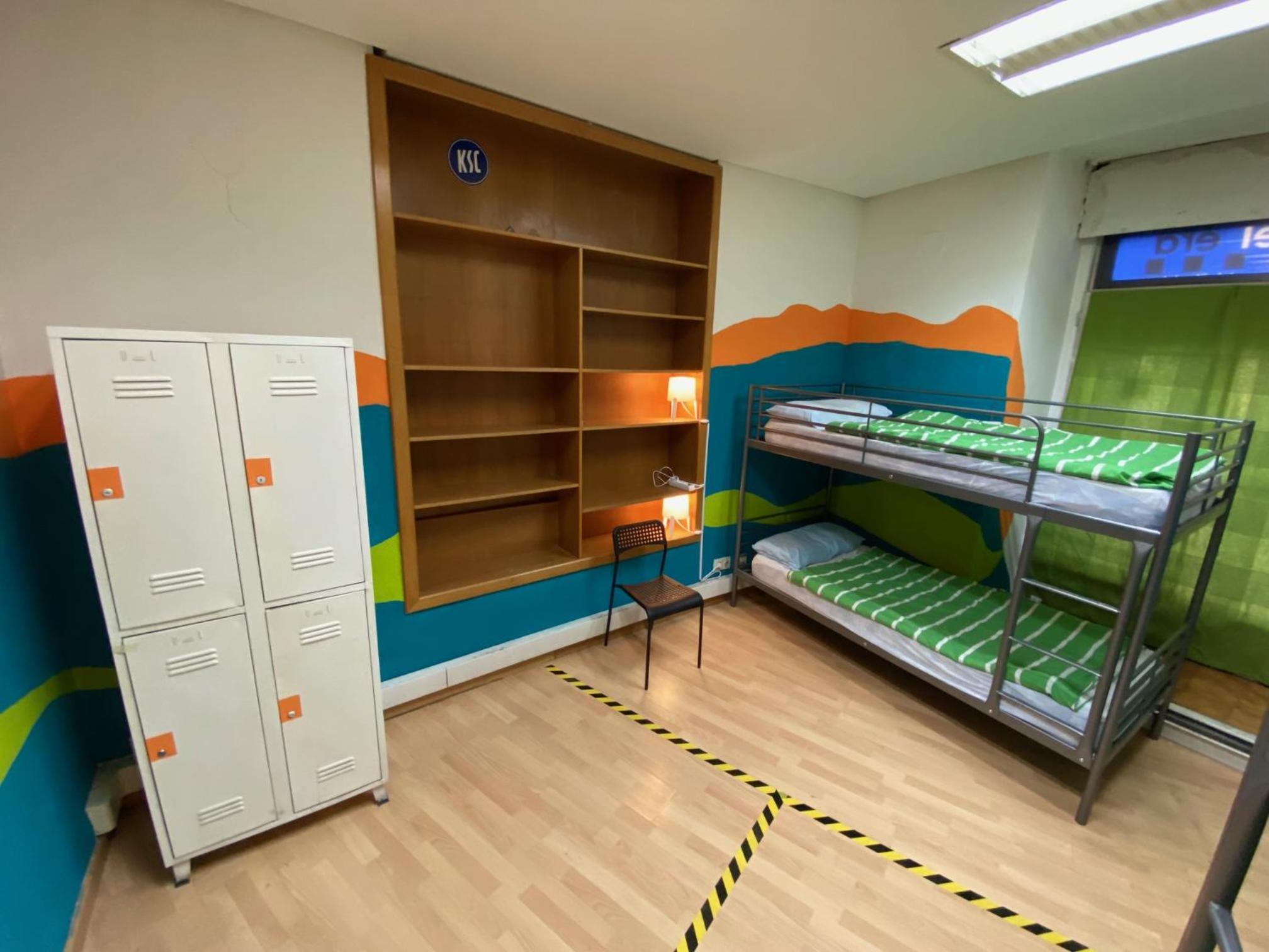 hotel room