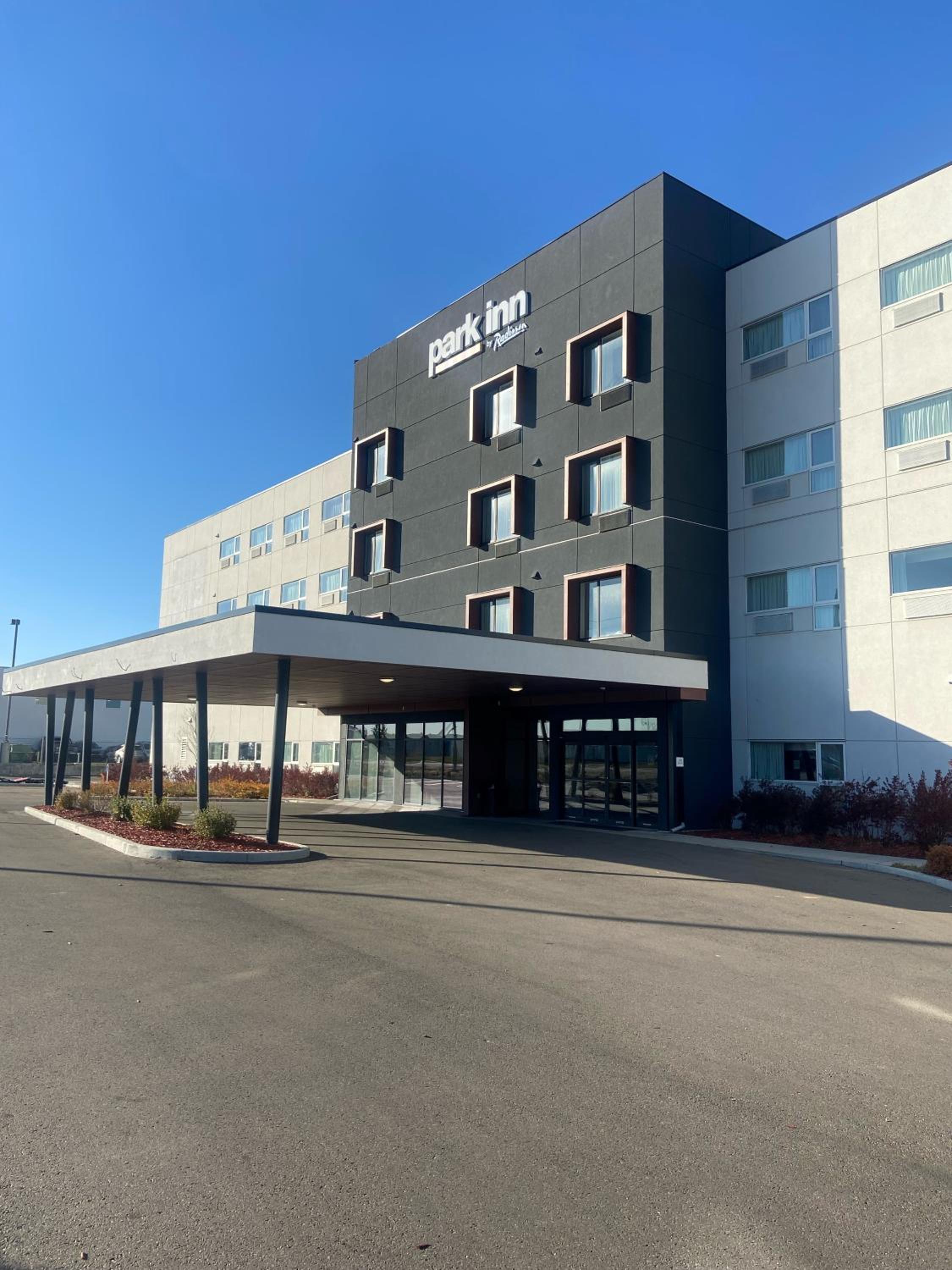 Leduc Vacations - Park Inn by Radisson Edmonton Airport - Property Image 2
