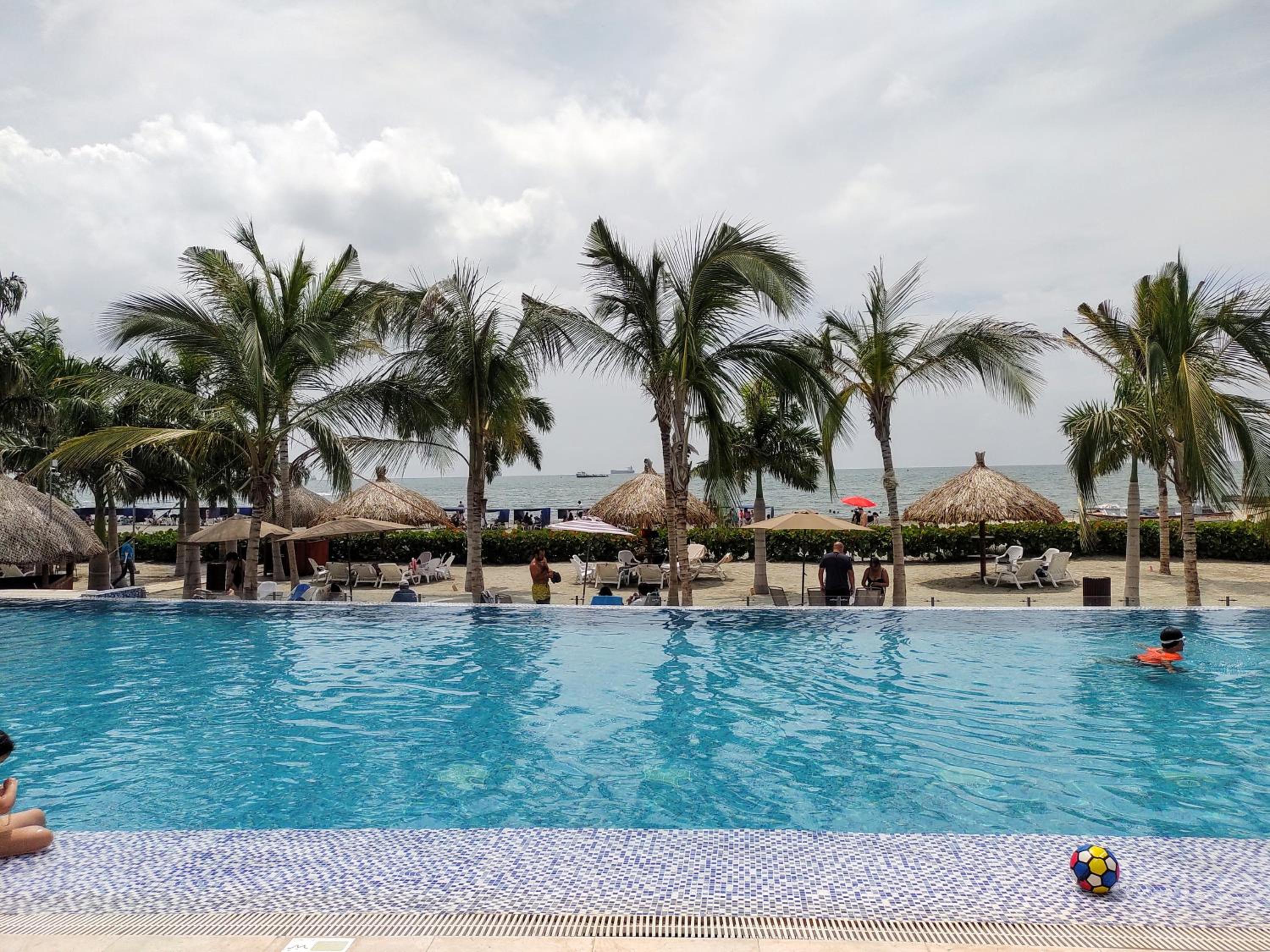 Hotel Confortable apto 3H AC WIFI en Club de playa al Mar, Sector Zazue, Playa Pozos Colorados - Image 1