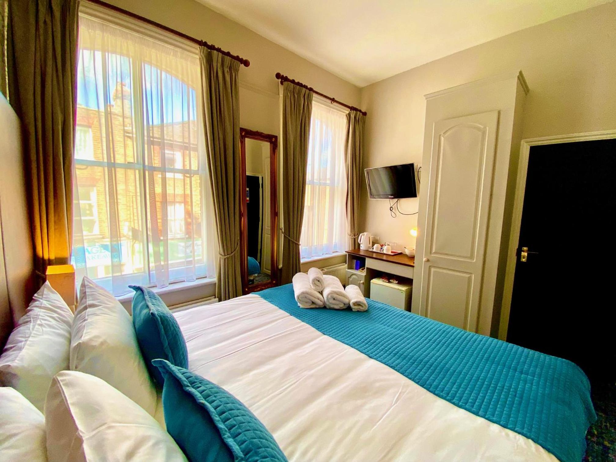 The Red Cow - Guest House view 5
