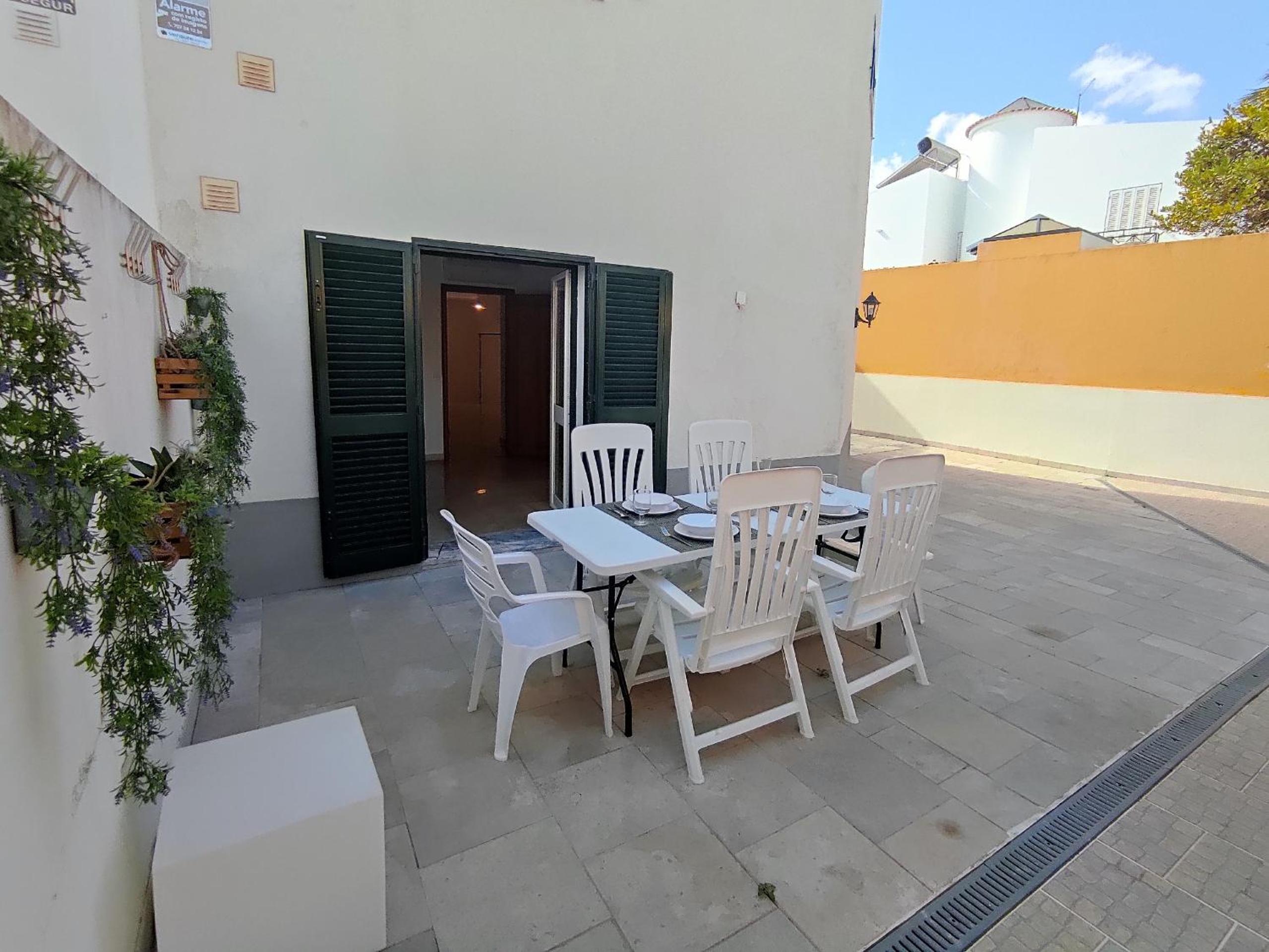 Vila Magna near The Strip with BBQ, AC, Balcony, Parking, 4 TVs and Free wifi photo 2