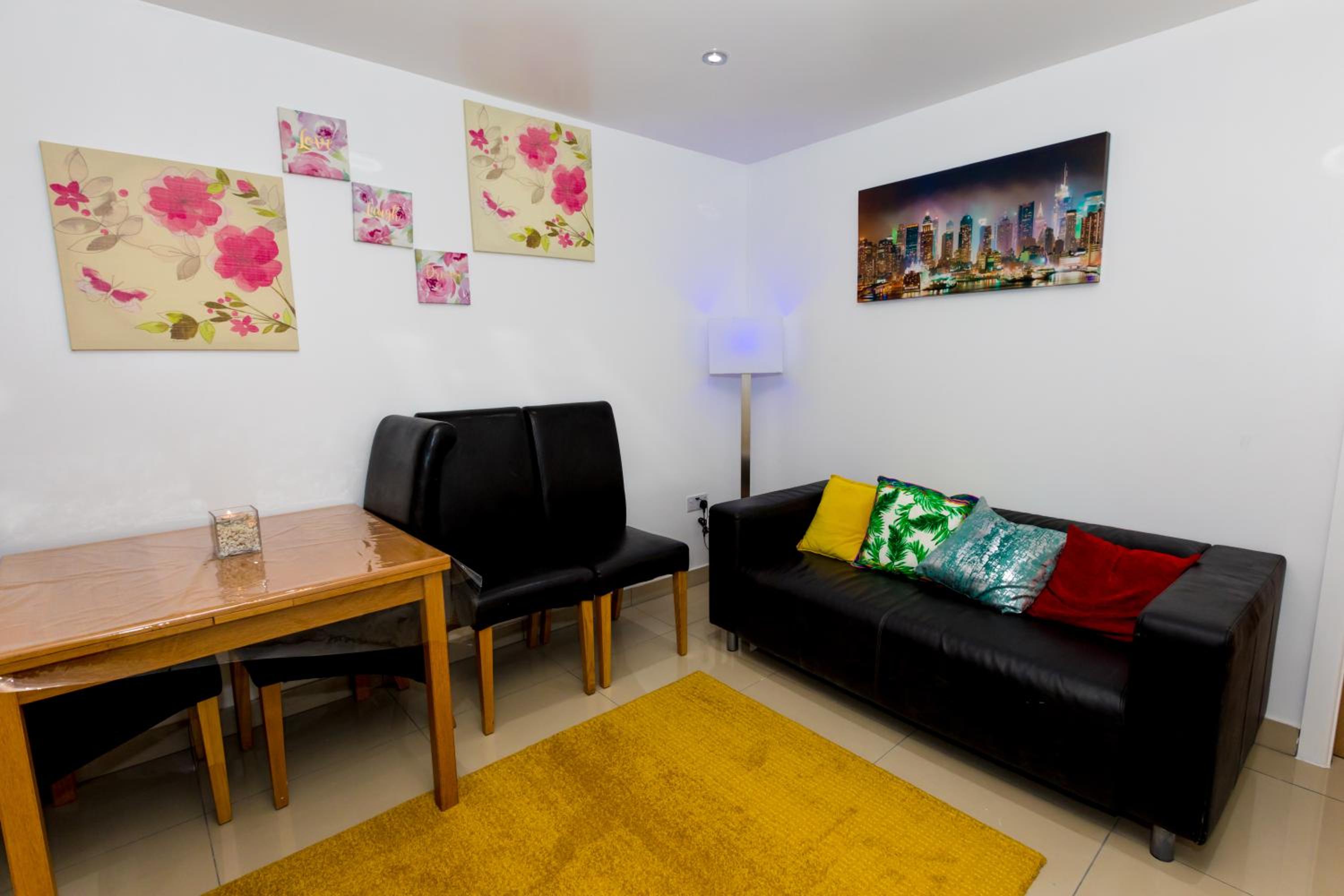 Comfortable Stays - Shirley, Solihull view 5