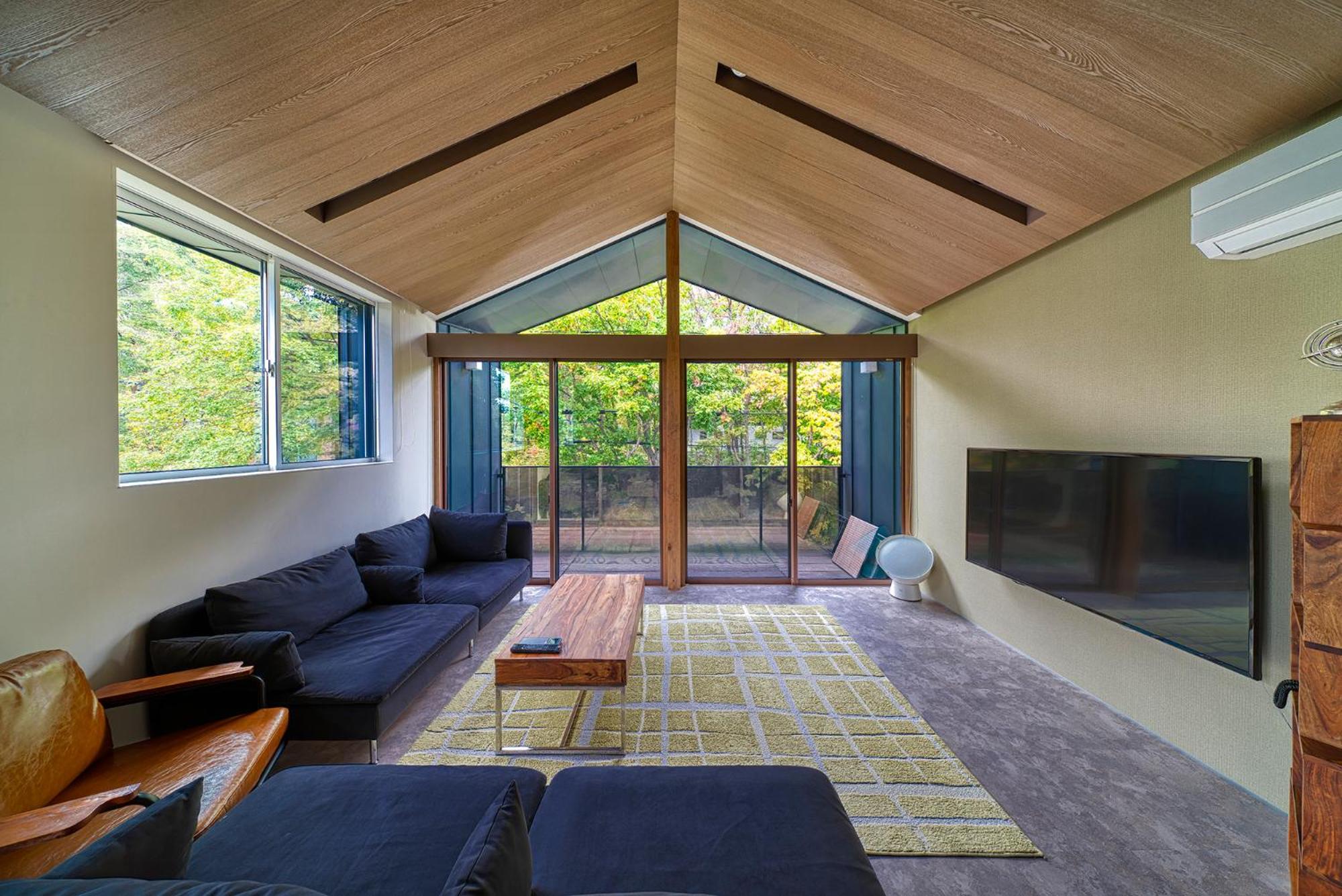 Grey Wolf Chalet by Hakuba White Fox Company view 3