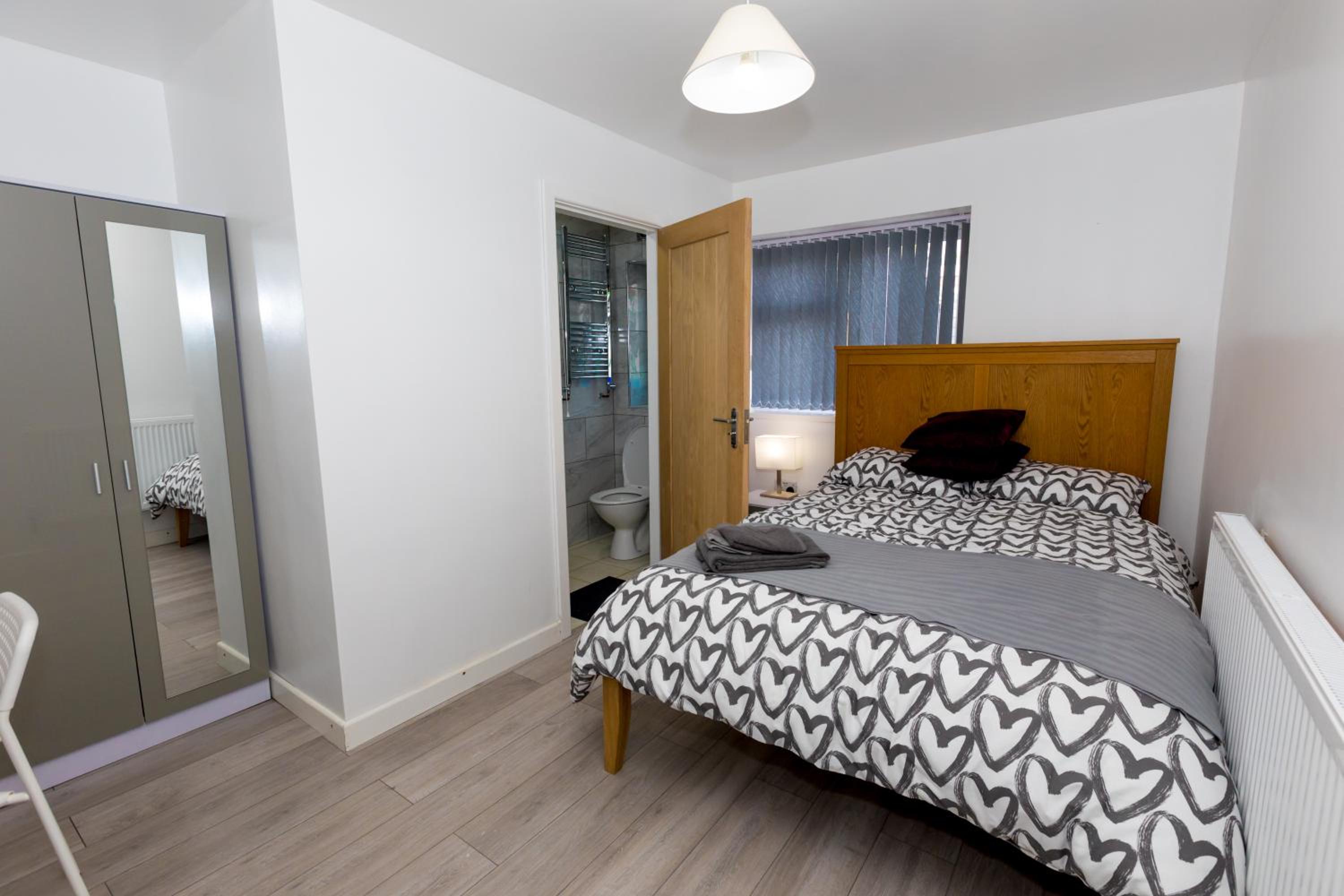 Comfortable Stays - Shirley, Solihull view 2