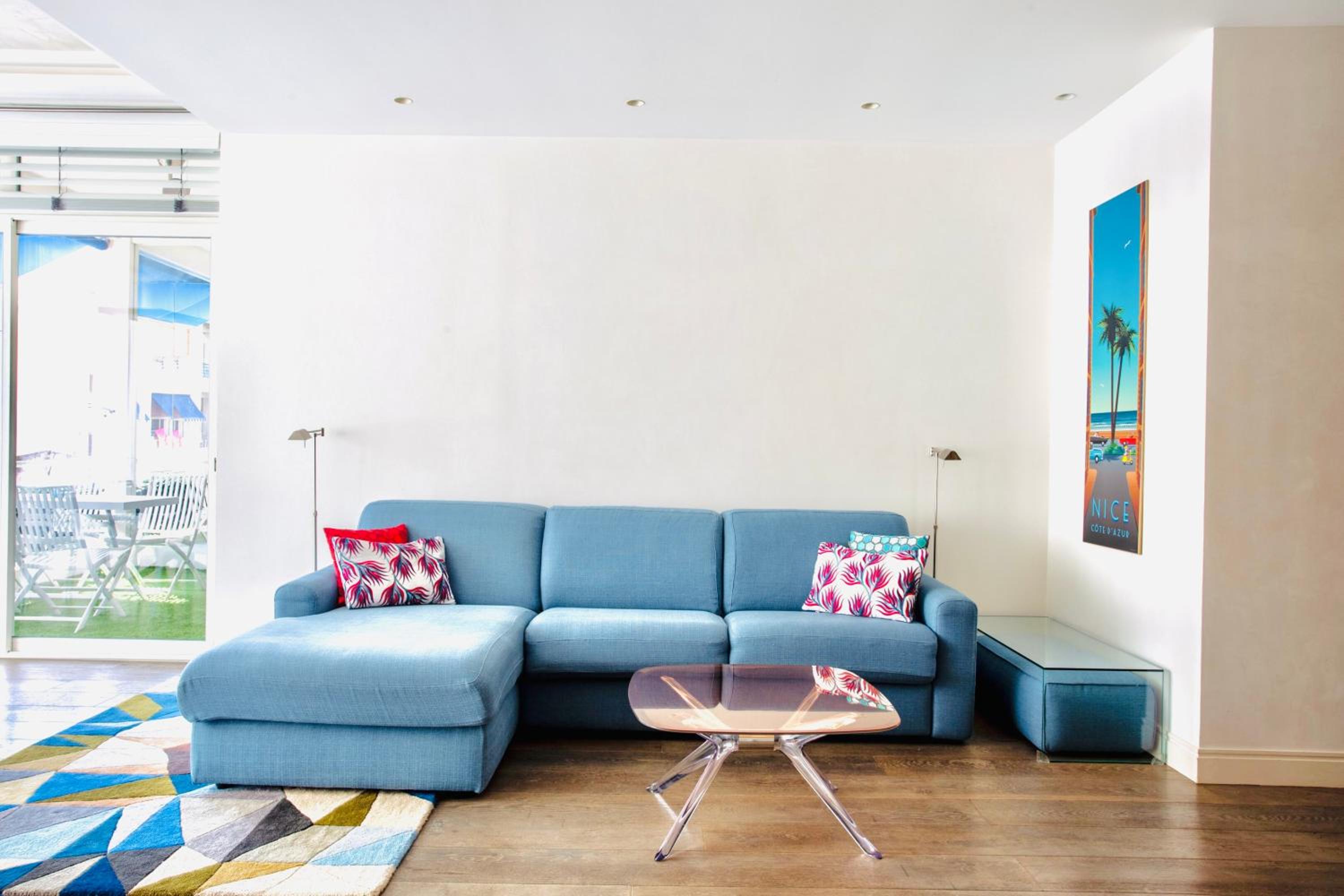 Luxurious 2 Bedrooms Apartment, 30 meter from beach photo 3