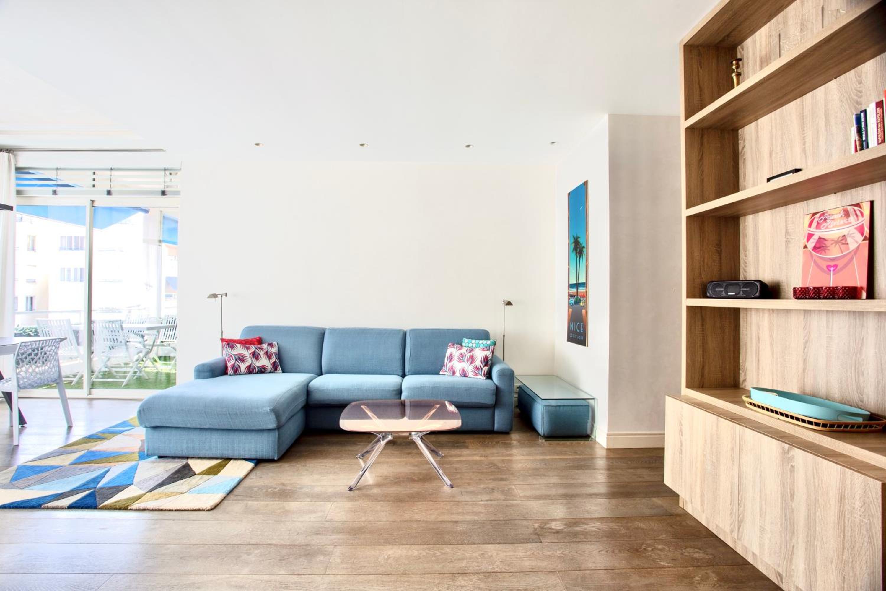 Luxurious 2 Bedrooms Apartment, 30 meter from beach photo 5