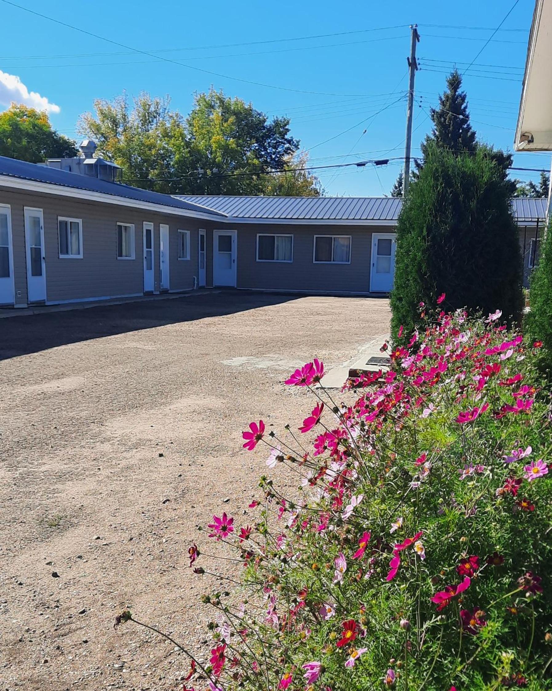 Vista Motel view 2