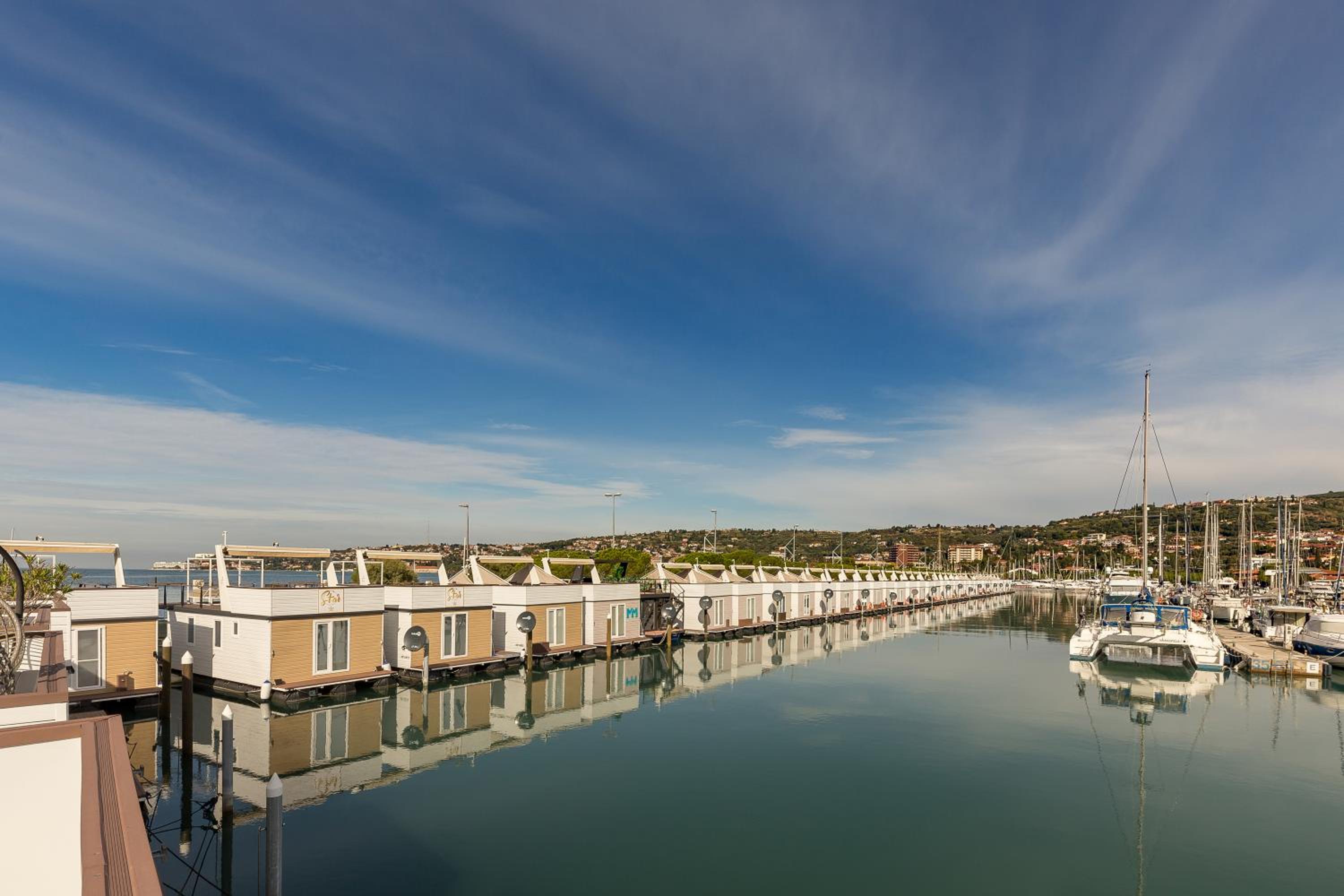 Floating Sea House Gong view 2