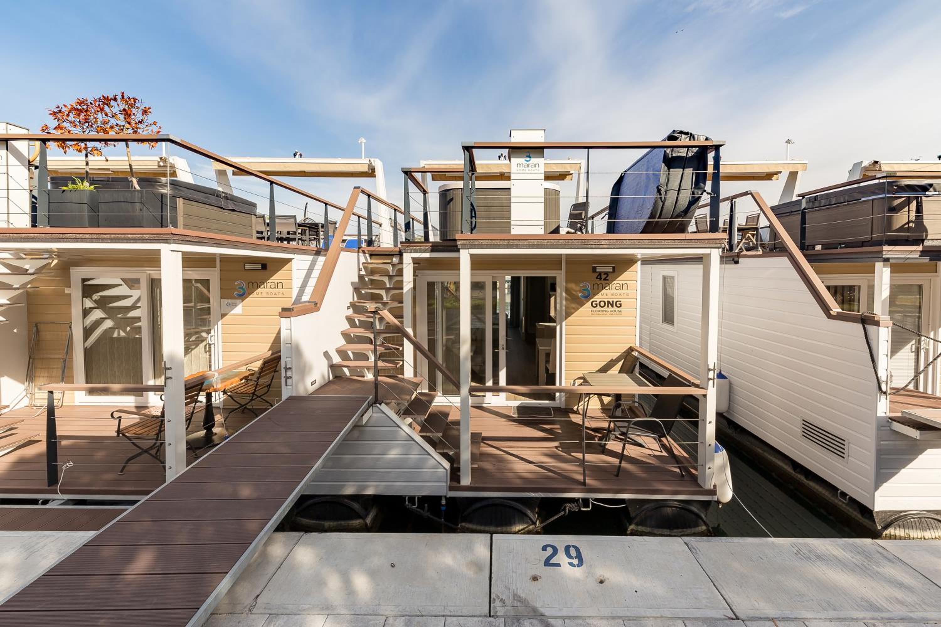 Floating Sea House Gong view 5