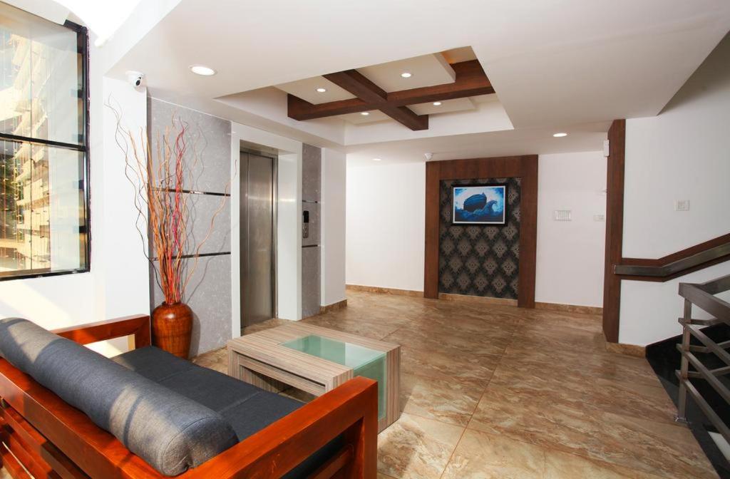 Lobby & Reception