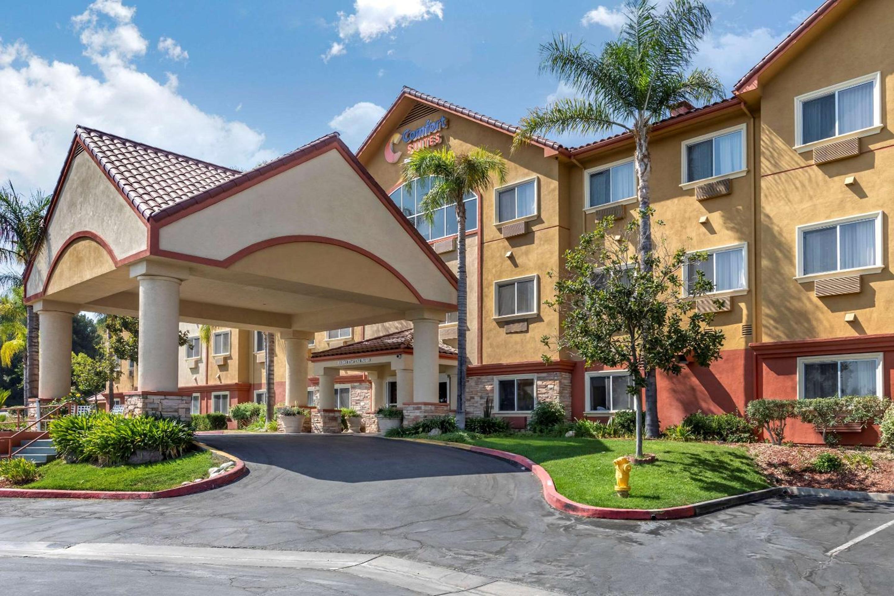 Stevenson Ranch Vacations - Comfort Suites Near Six Flags Magic Mountain - Property Image 17