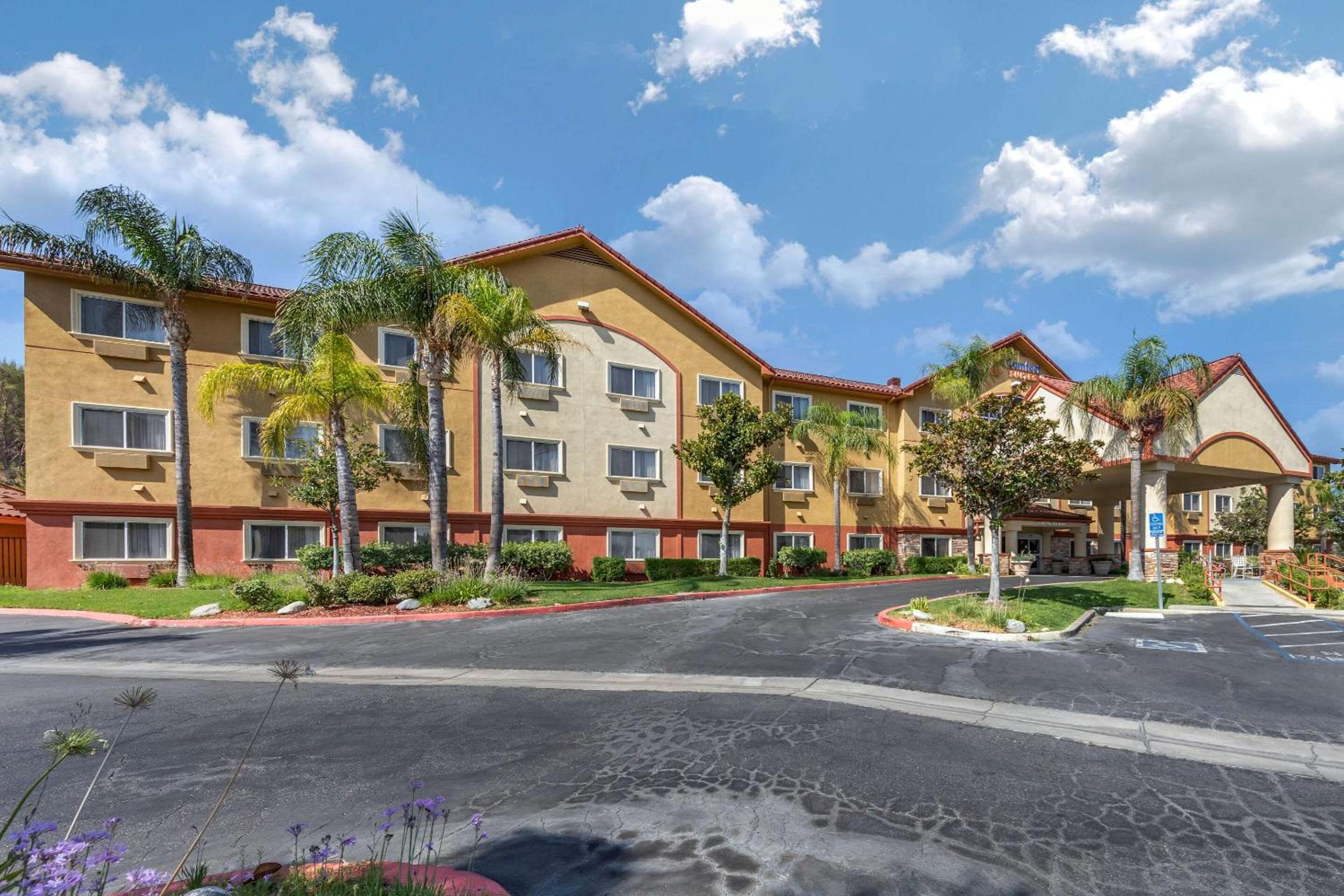 Stevenson Ranch Vacations - Comfort Suites Near Six Flags Magic Mountain - Property Image 28