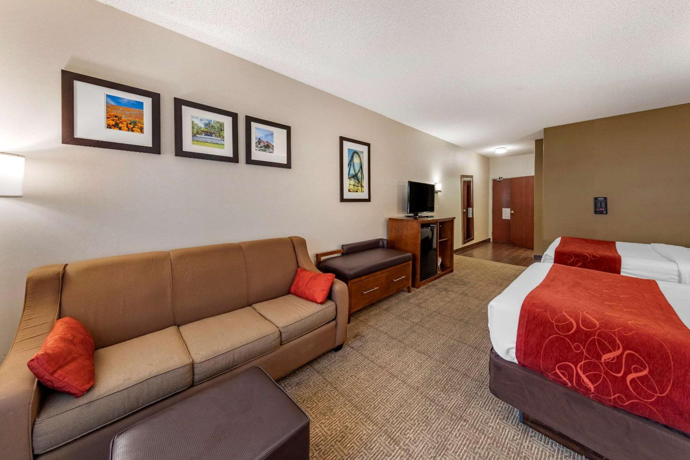 Stevenson Ranch Vacations - Comfort Suites Near Six Flags Magic Mountain - Property Image 24