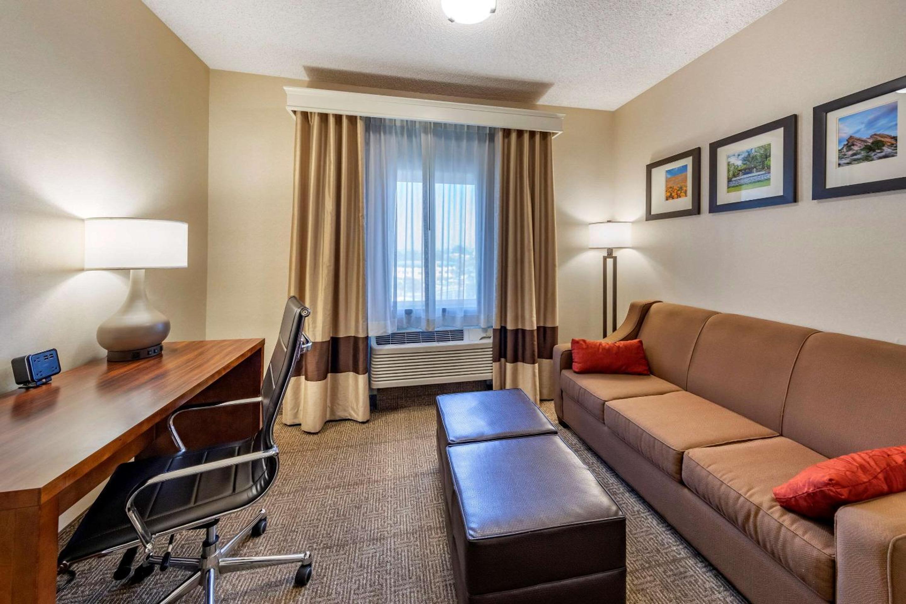 Stevenson Ranch Vacations - Comfort Suites Near Six Flags Magic Mountain - Property Image 26