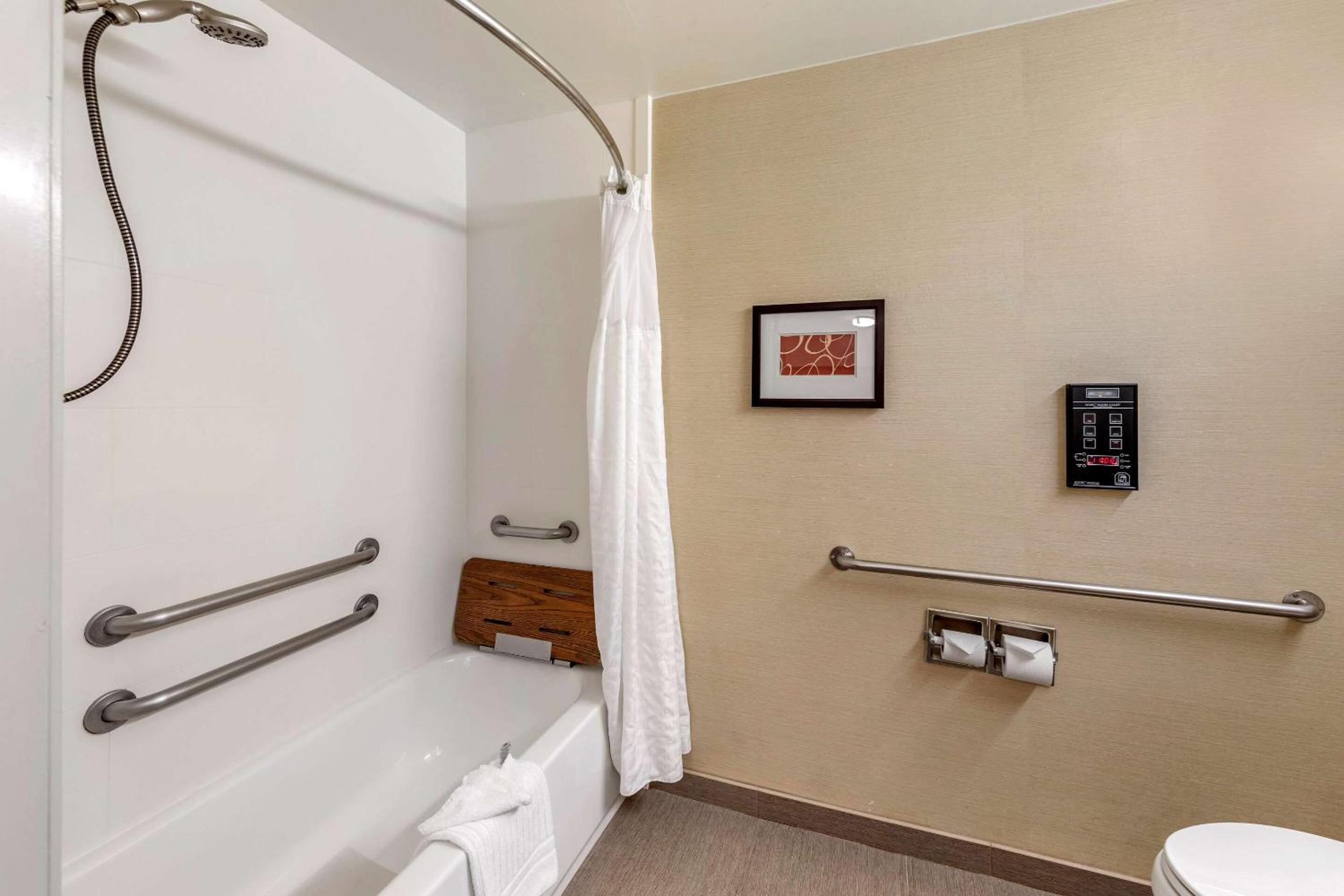 Stevenson Ranch Vacations - Comfort Suites Near Six Flags Magic Mountain - Property Image 19