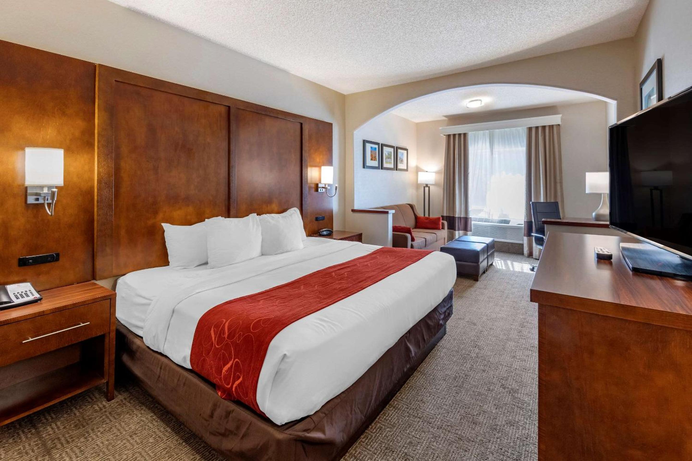 Stevenson Ranch Vacations - Comfort Suites Near Six Flags Magic Mountain - Property Image 18
