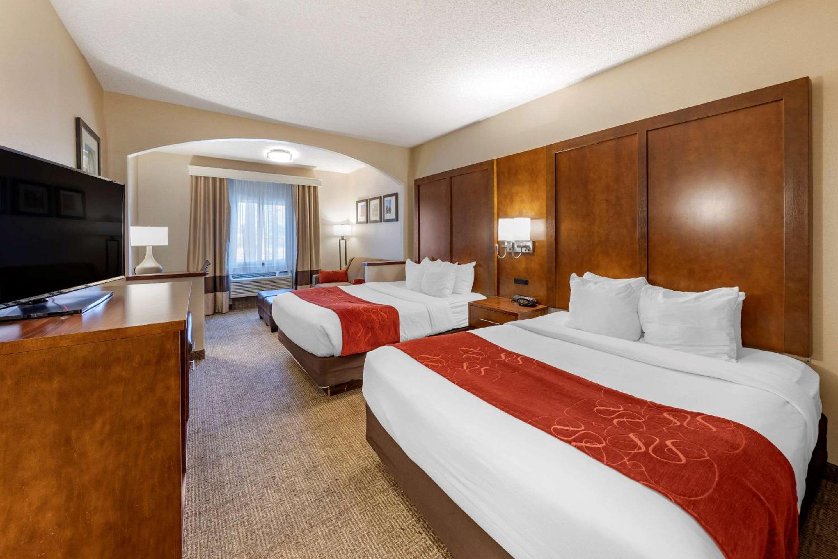 Stevenson Ranch Vacations - Comfort Suites Near Six Flags Magic Mountain - Property Image 14