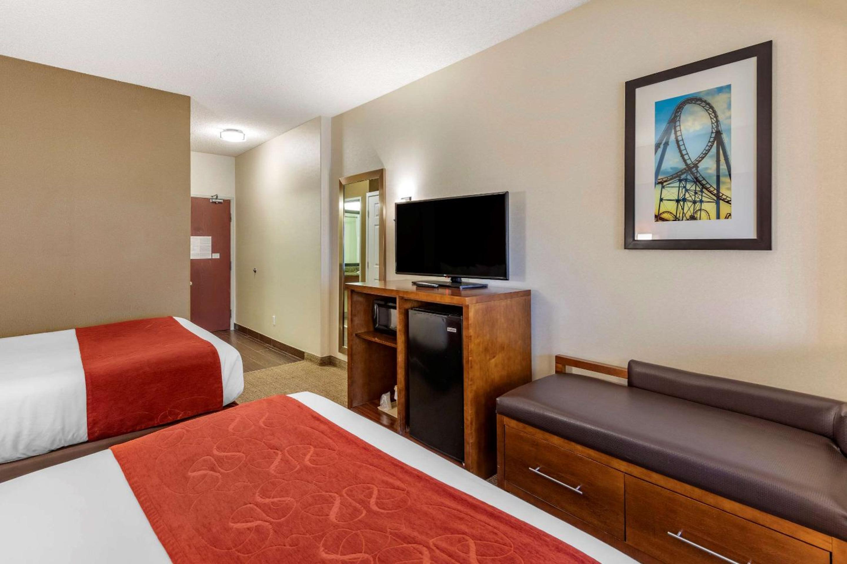 Stevenson Ranch Vacations - Comfort Suites Near Six Flags Magic Mountain - Property Image 13