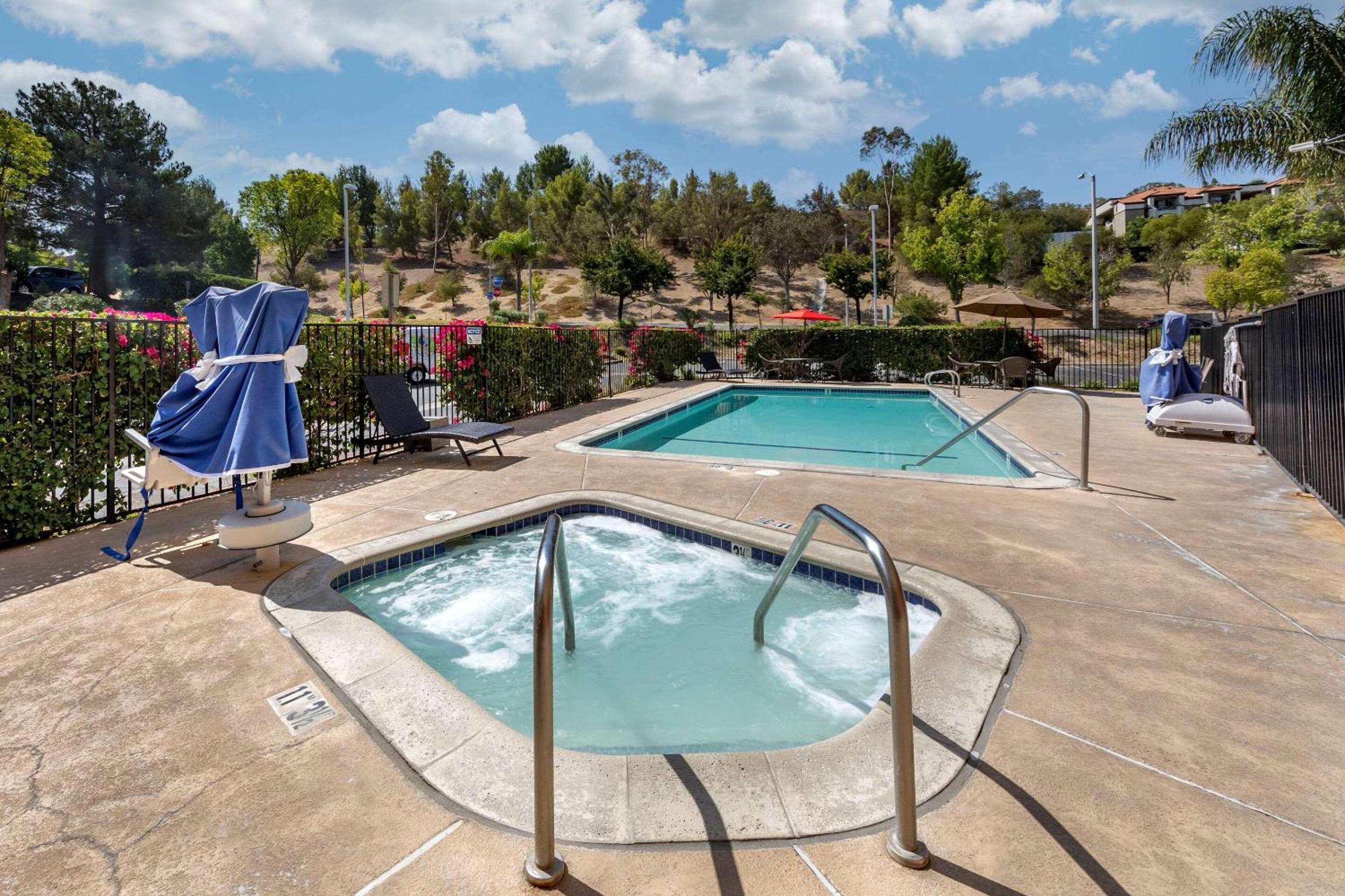 Stevenson Ranch Vacations - Comfort Suites Near Six Flags Magic Mountain - Property Image 10