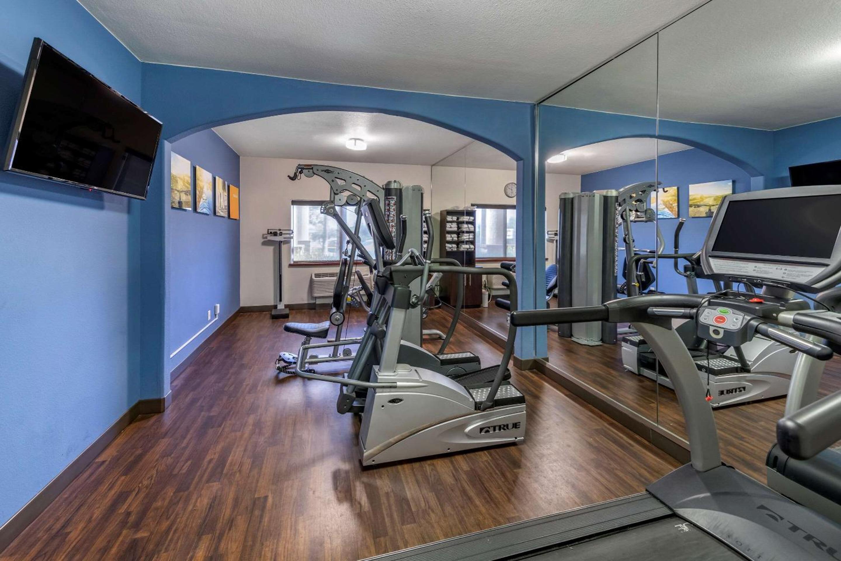 Stevenson Ranch Vacations - Comfort Suites Near Six Flags Magic Mountain - Property Image 8