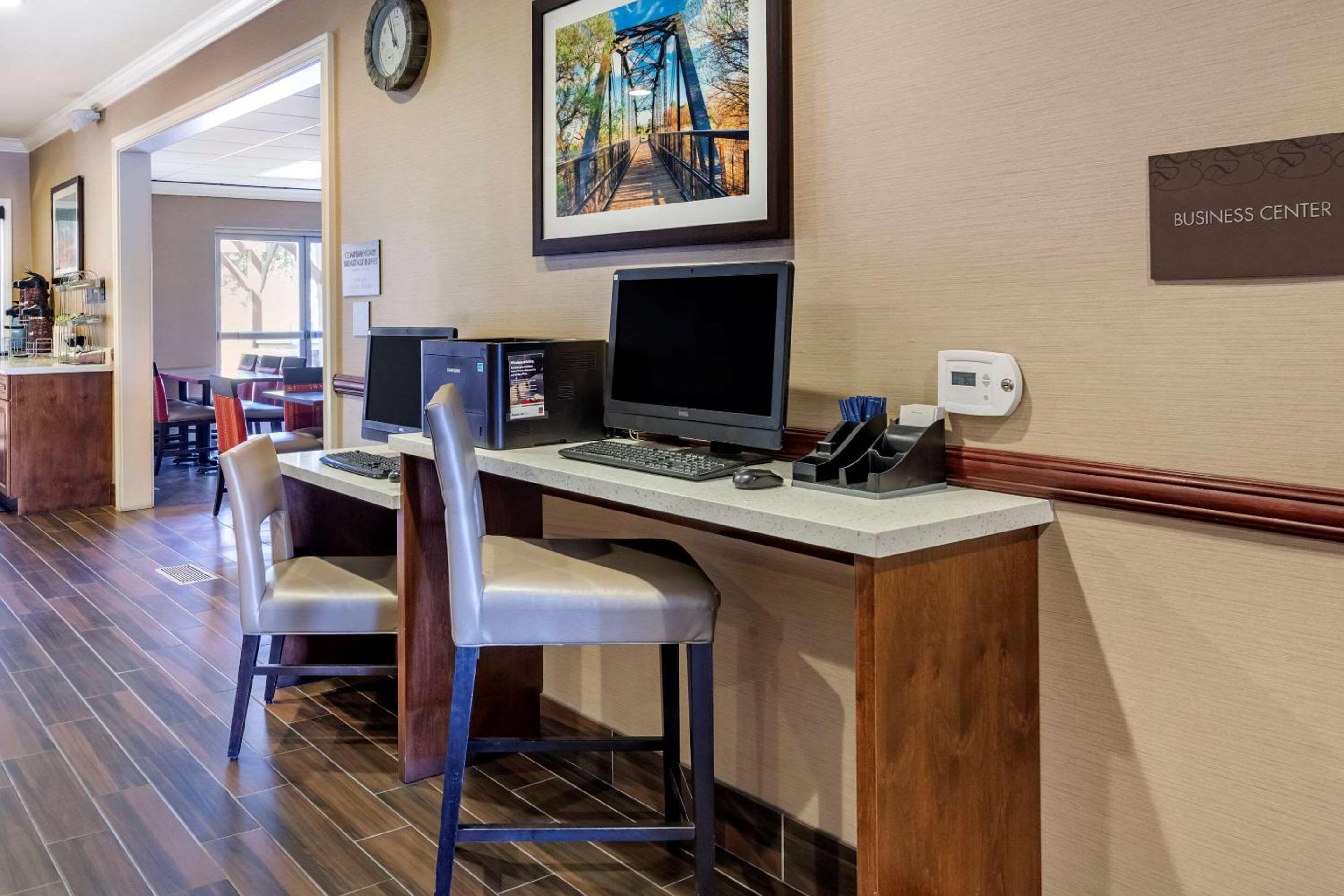 Stevenson Ranch Vacations - Comfort Suites Near Six Flags Magic Mountain - Property Image 7