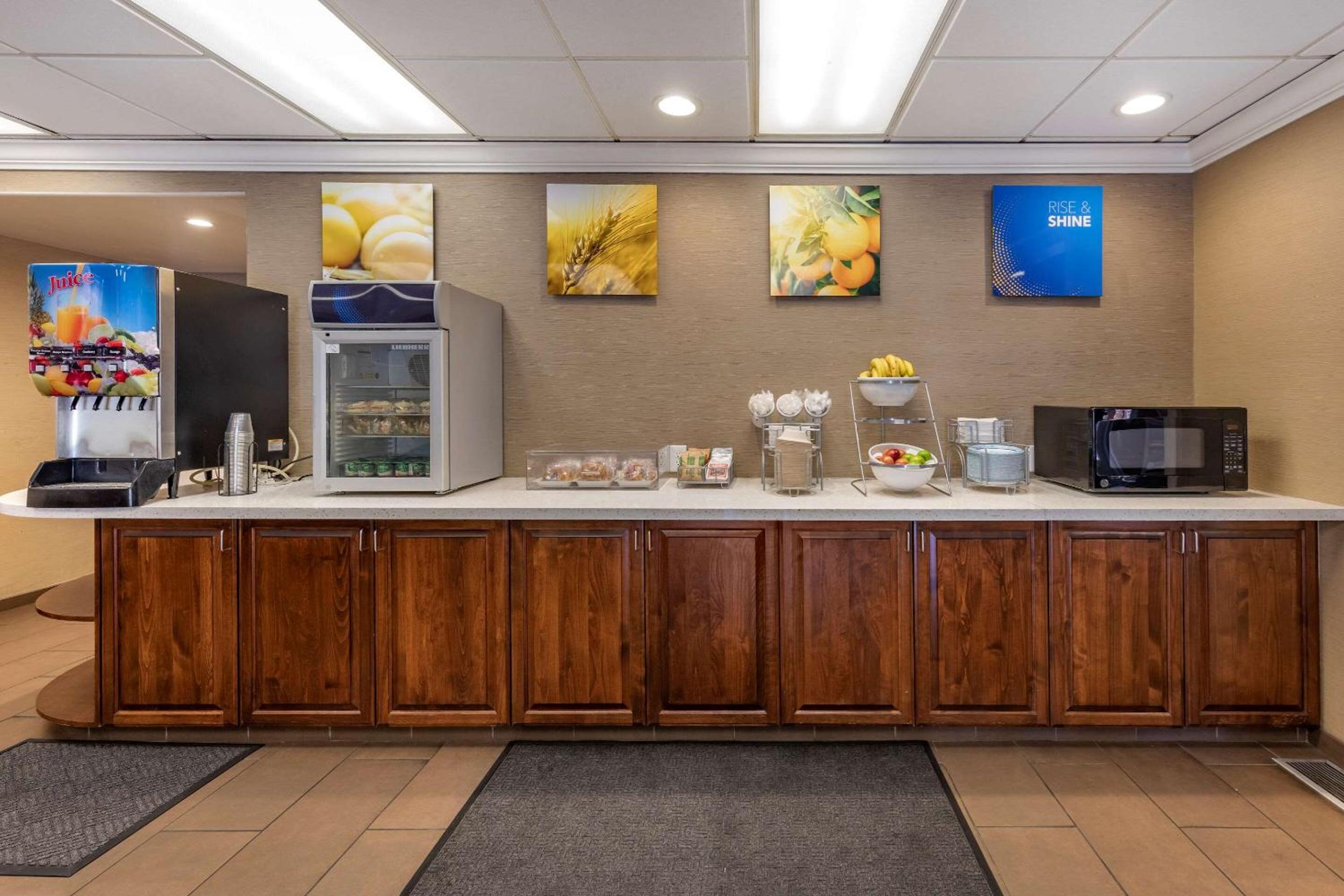 Stevenson Ranch Vacations - Comfort Suites Near Six Flags Magic Mountain - Property Image 6