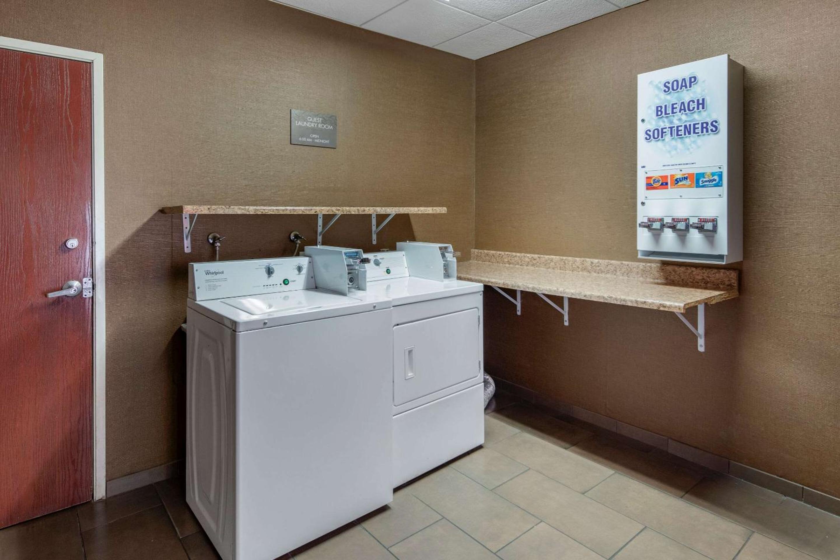 Stevenson Ranch Vacations - Comfort Suites Near Six Flags Magic Mountain - Property Image 4