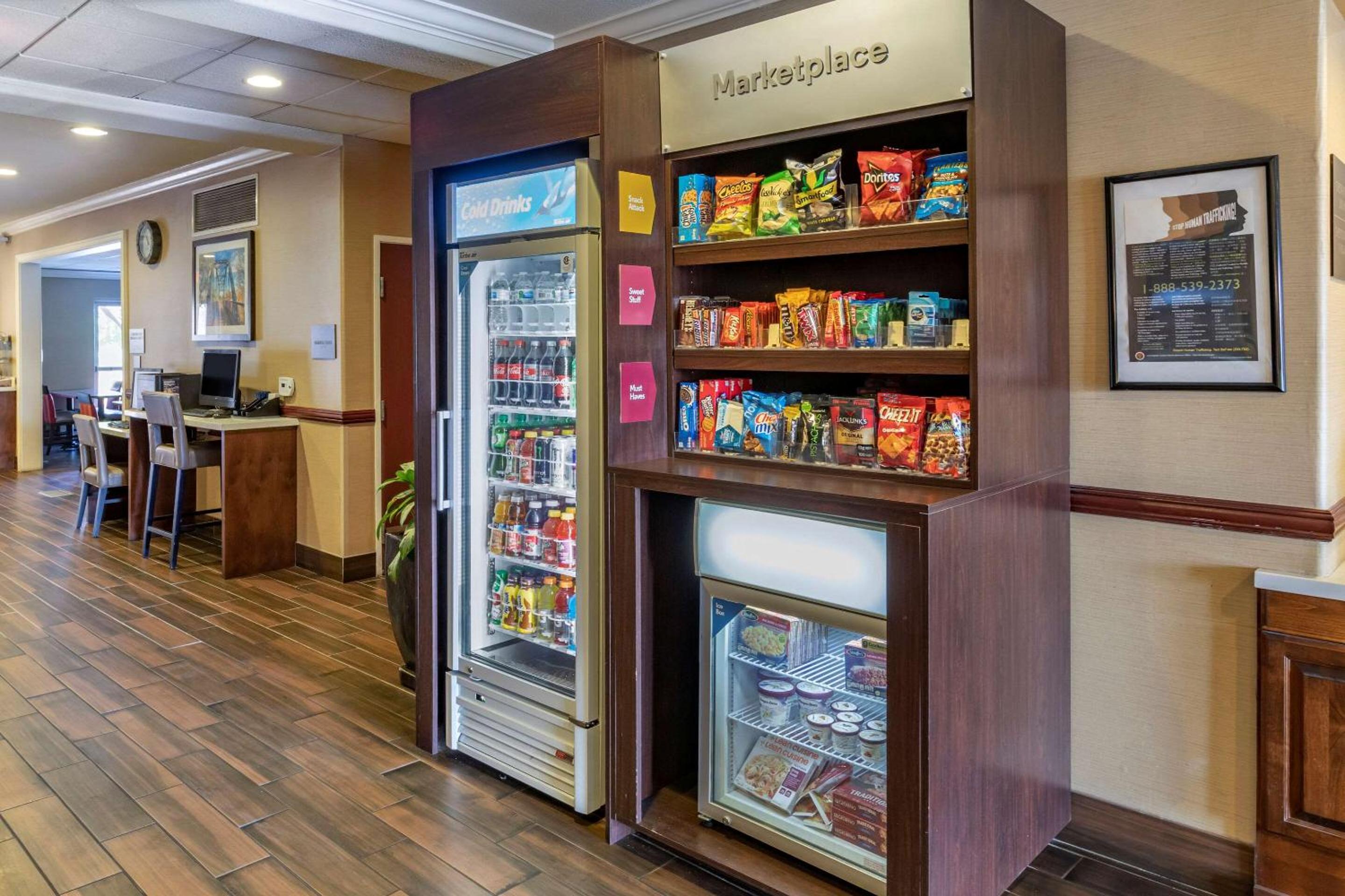 Stevenson Ranch Vacations - Comfort Suites Near Six Flags Magic Mountain - Property Image 3