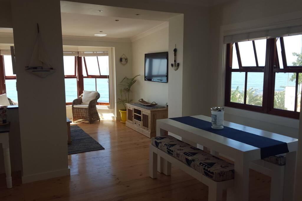 18 Steps - Seaside Cottage with breathtaking views view 5