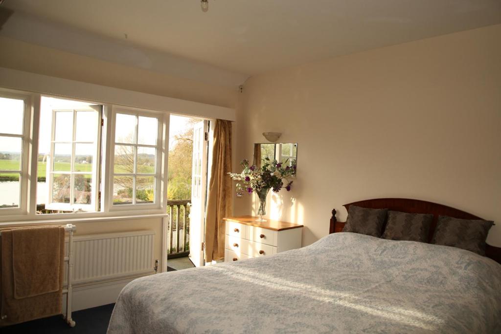 Inverloddon Bed and Breakfast, Wargrave view 5