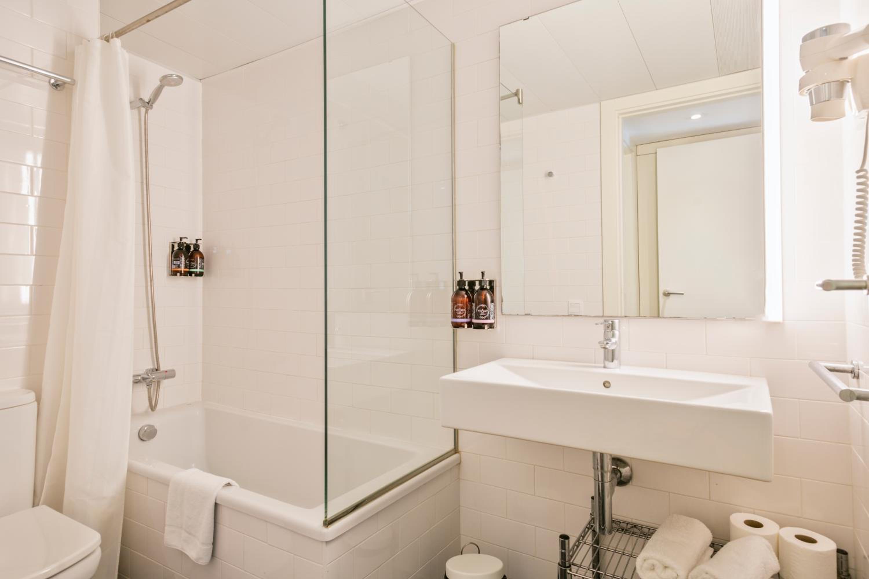 Lugaris Beach Apartments