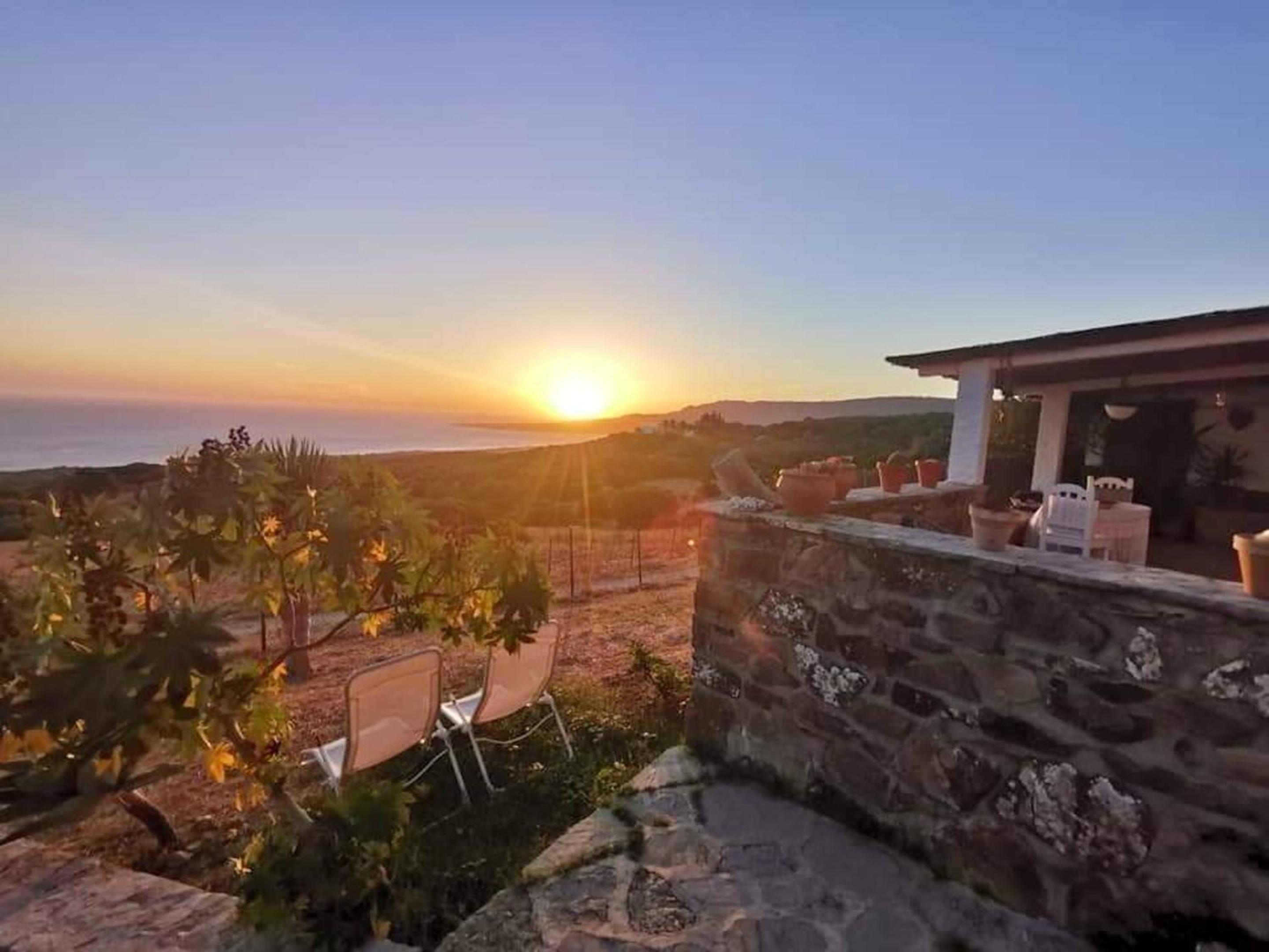 Charming house with sea and mountain views in El Chaparral