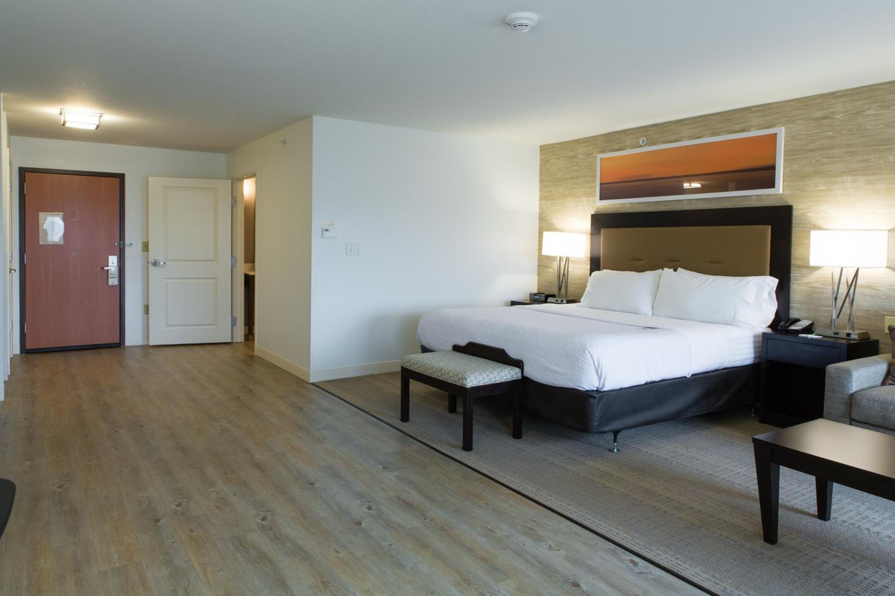 Bloomington Vacations - Holiday Inn Hotel  Suites Bloomington Airport, an IHG Hotel - Property Image 43