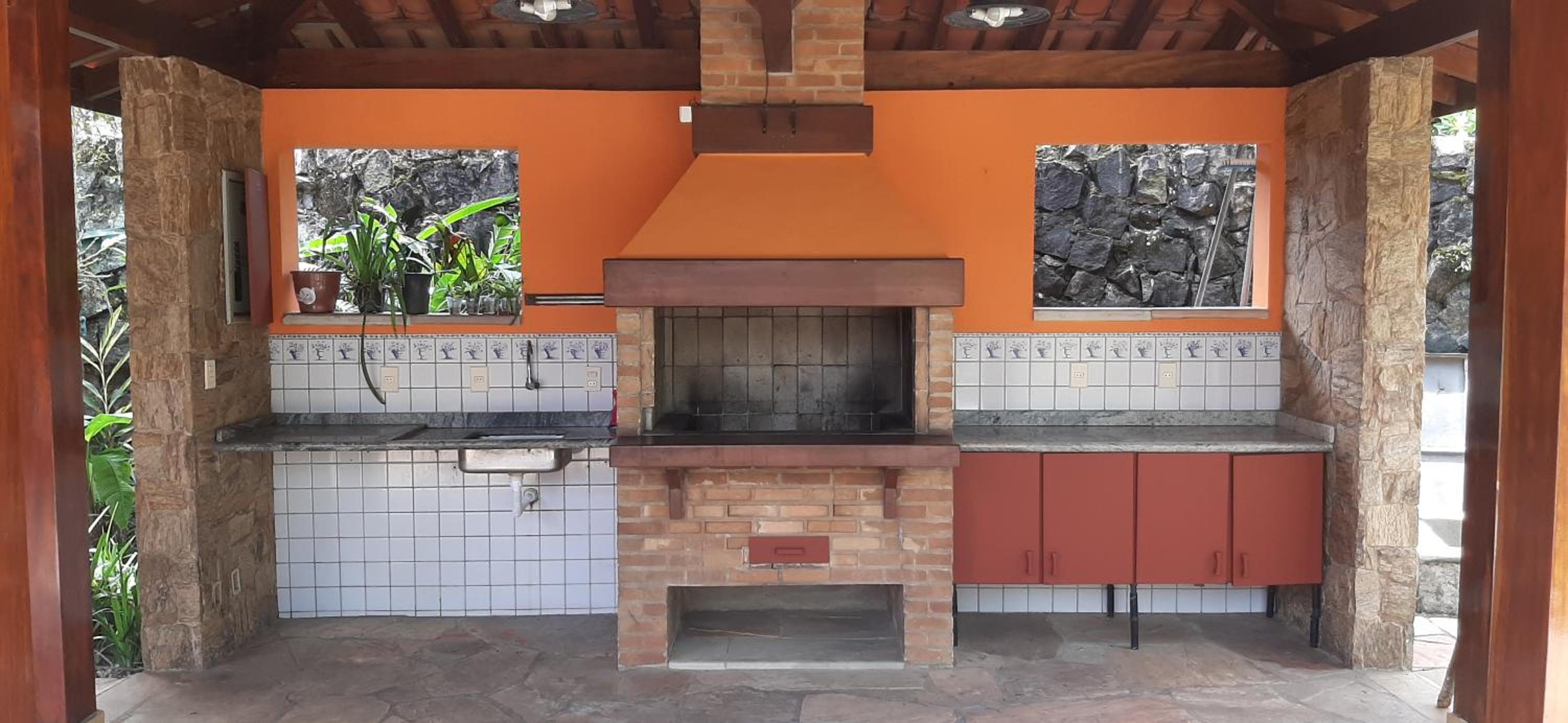 Casa 5 suítes com piscina e churrasqueira