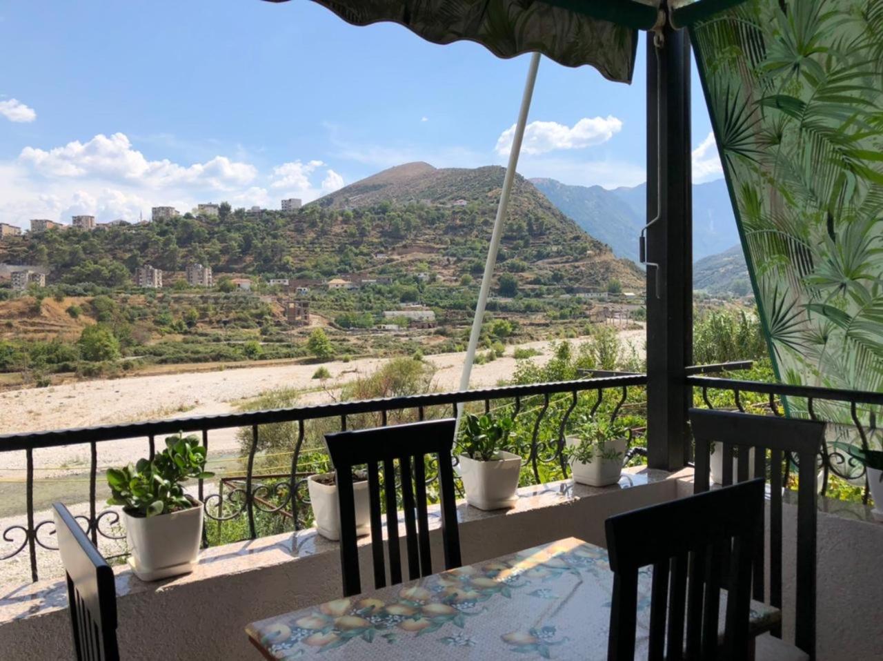 River Escape Villa - Private Beach, Scenic View & BBQ