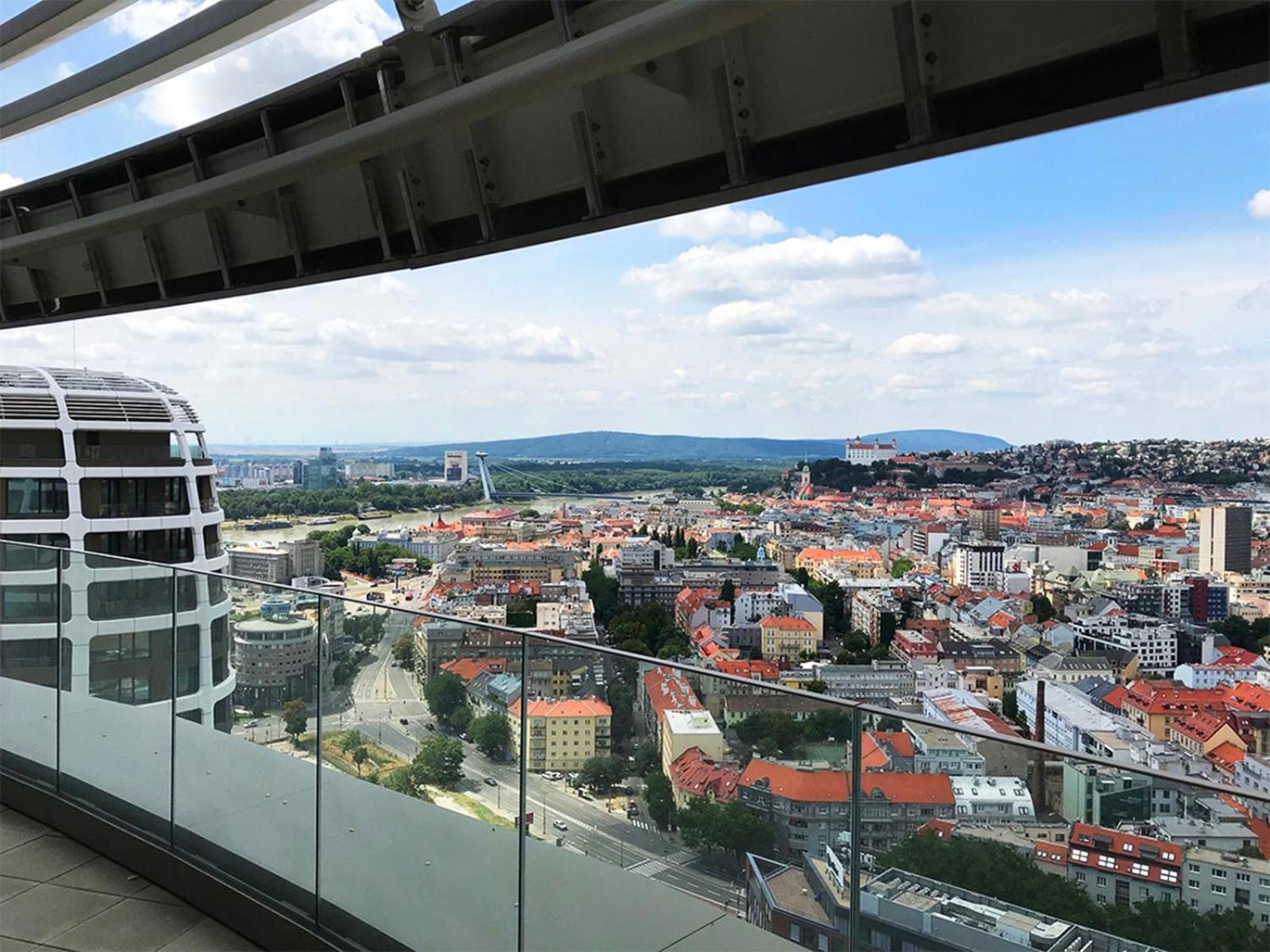 Skypark Spacious apartment Free Parking view 3