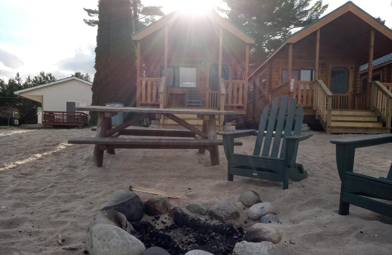 Beach House Lakeside Cottages