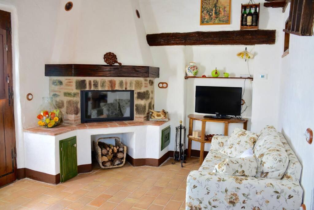 Cottage Assolata overlooking the Orcia valley in Tuscany view 3