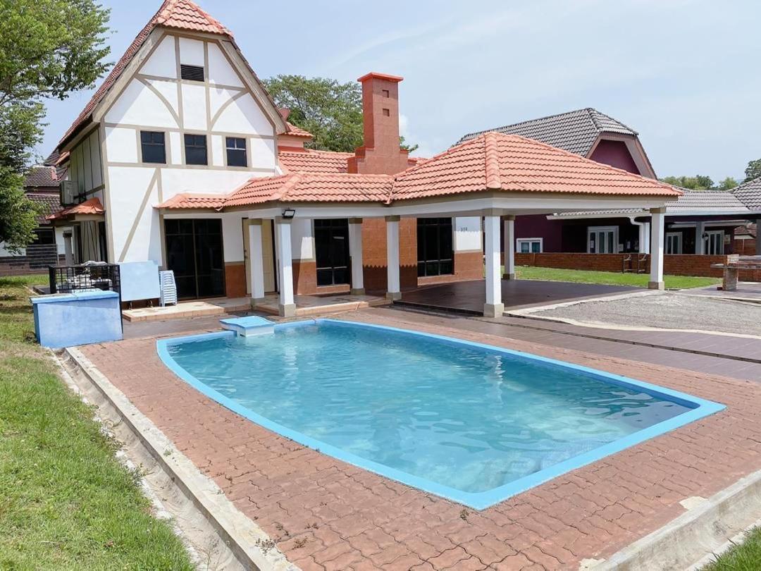 Villa with Private Swimming Pool photo 6