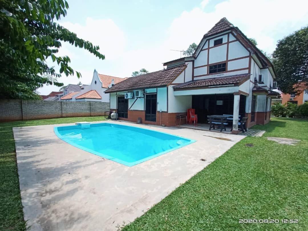 Villa with Private Swimming Pool photo 4
